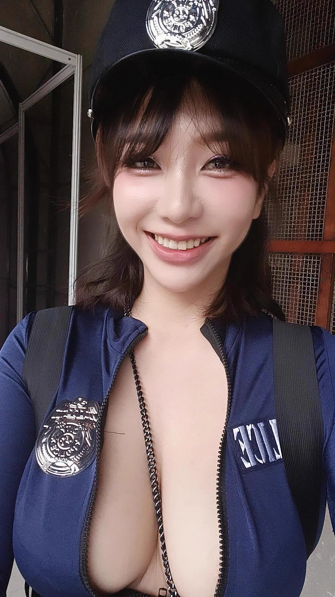 今天是女警 來抓一些色狼✨Today I am a policewoman, here to catch some perverts✨ https://t.co/Xh5lXFvexL
