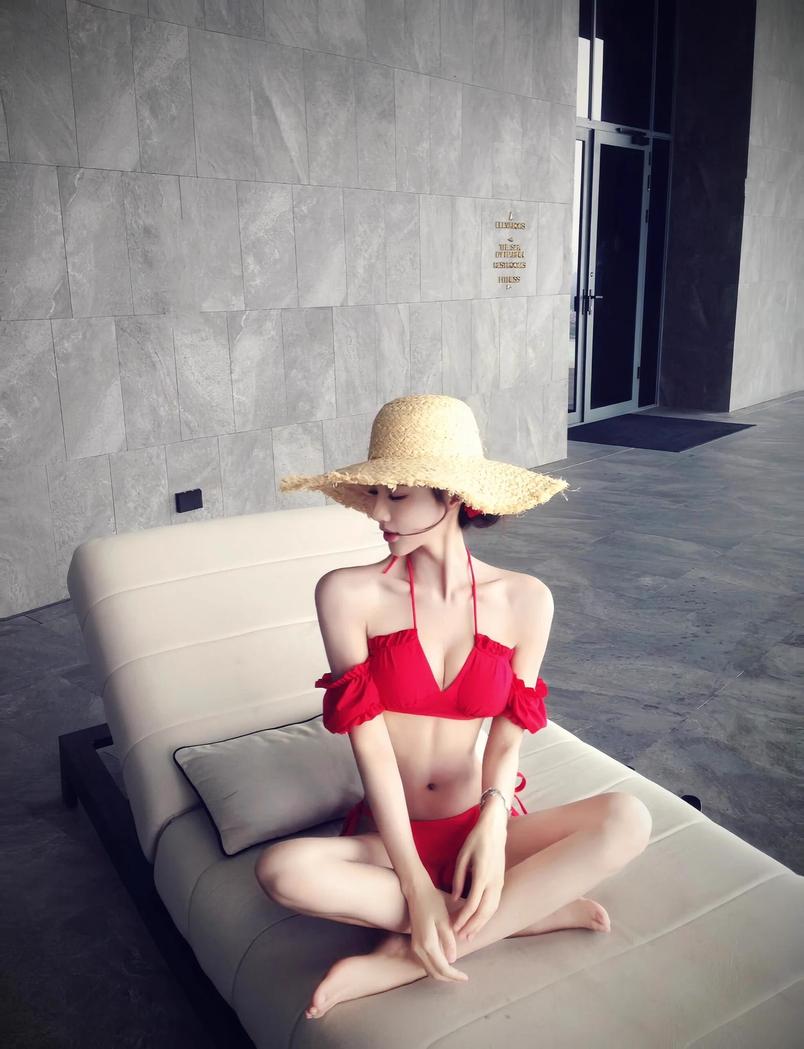 这顶草帽👒好看不？ https://t.co/YUR8pvJyMR