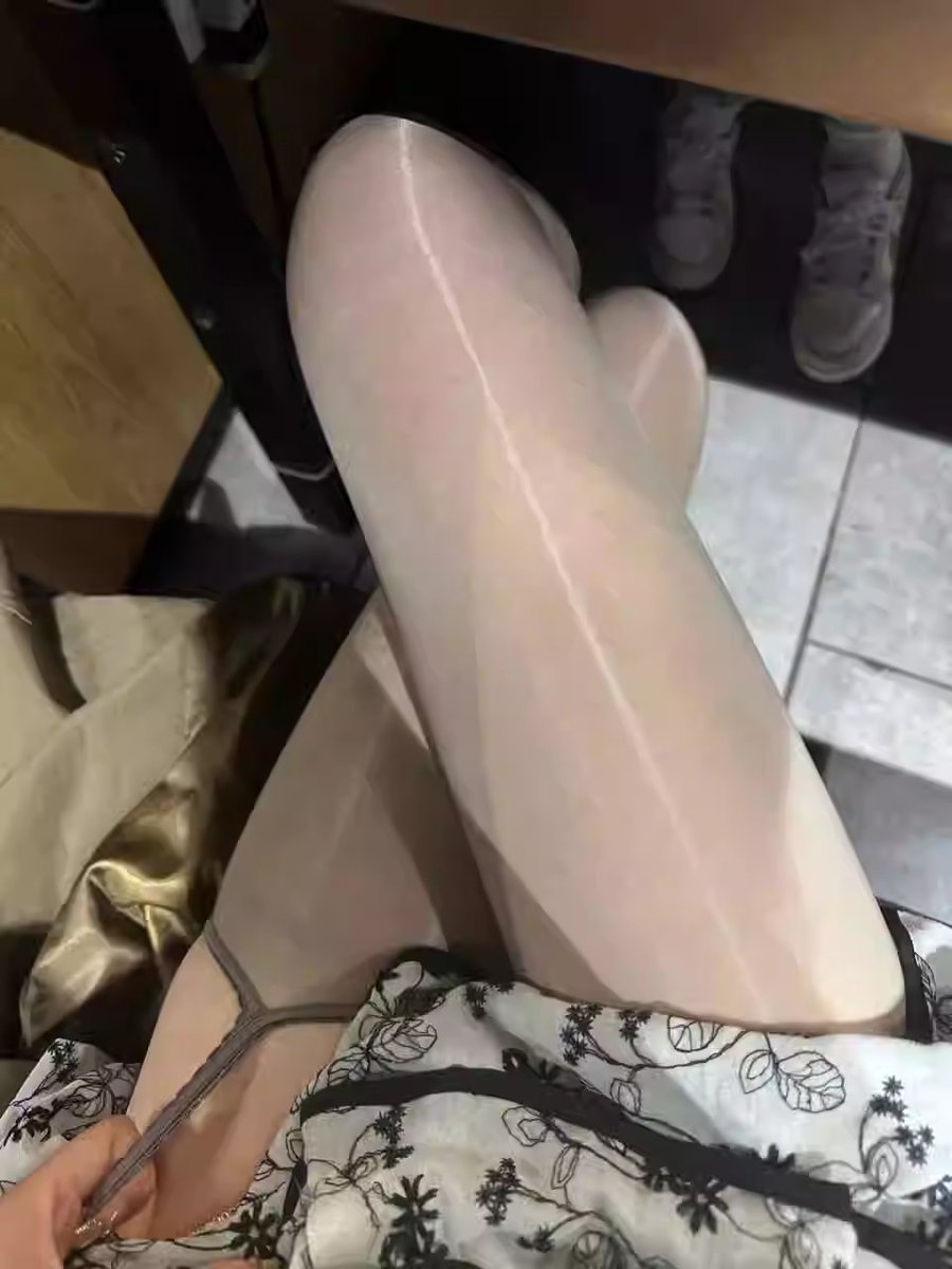 第一次约在自己家，太羞耻了，在自己家被调教被玩弄！
#广州 #母狗 https://t.co/IerLpO3LzT