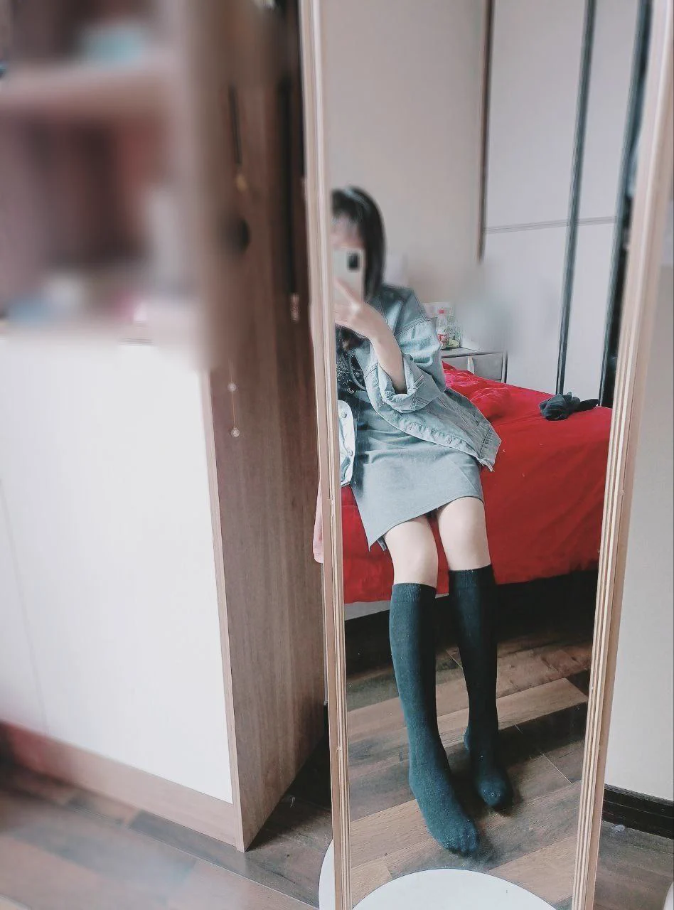 021地区，上海推友投稿，娇妻被调教成了丝袜控。同城寻找素质夫妻或情侣交换交友，单男也行，但要求素质高有经验。上海同城有意向的高素质夫妻情侣及单男，请私信我获取联系方式。 https://t.co/MhdSTFjxP1
