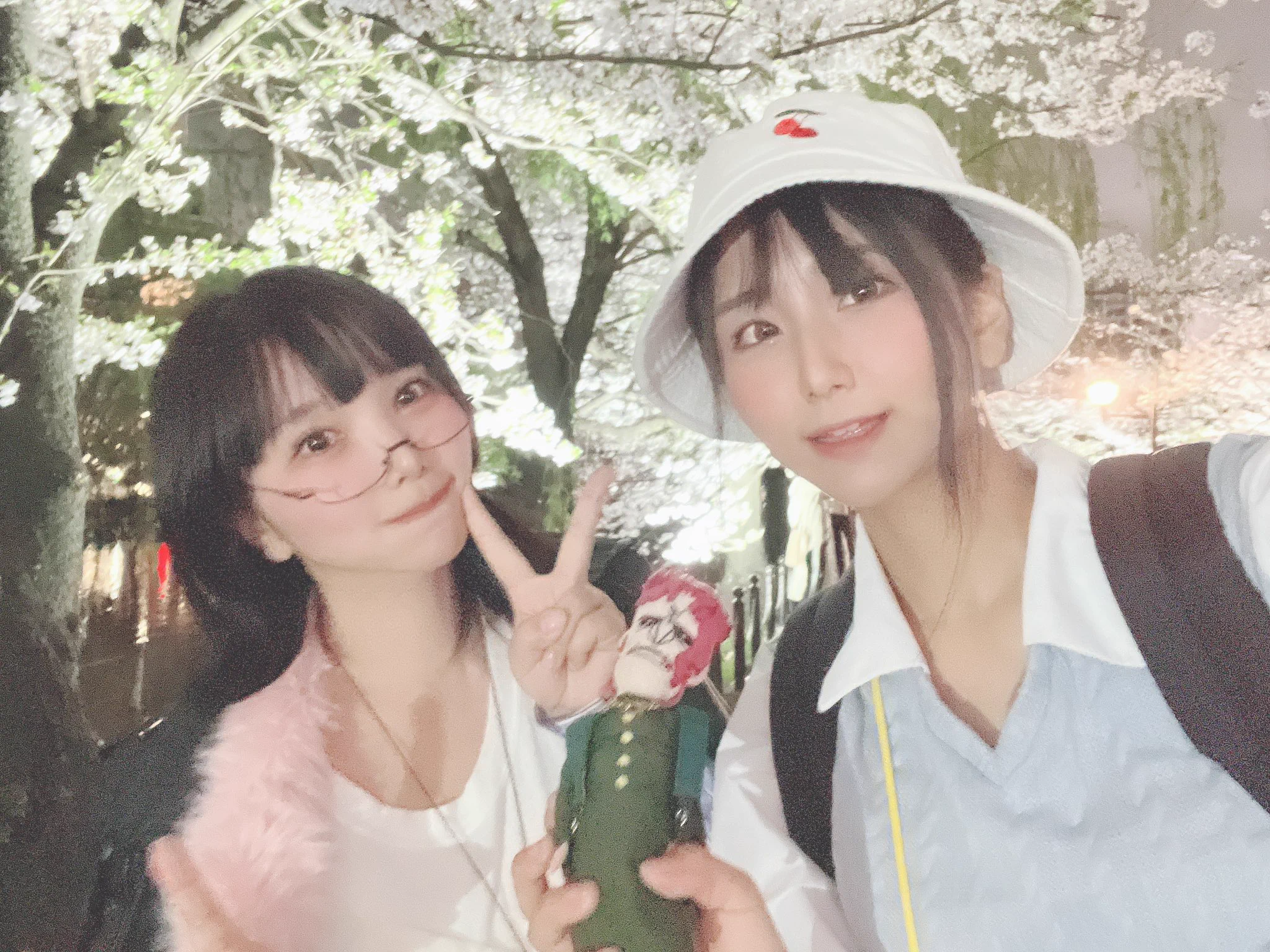 さやぴとお花見をしました🌸お誕生日のぉぃゎぃもありがとう㊗️！ https://t.co/0O3OsSnTvD