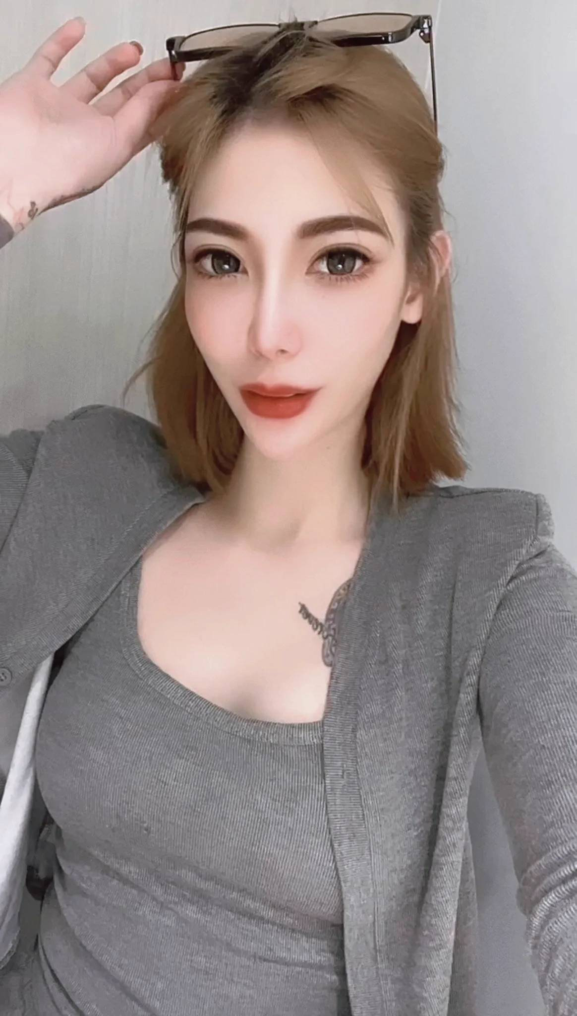 各位昆娜粉粉❤️禮拜三晚上九點開始直播唷😈先追蹤以下連結 才不會錯過精彩內容🔥專屬連結https://t.co/GmPkFjTYME https://t.co/dUqvO3Vb0p