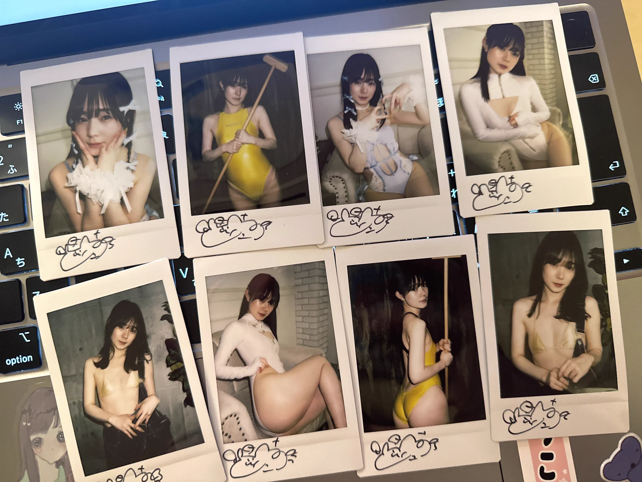 📙通販のおしらせ📙新作写真集「ぐりこ　ちょこれいと　ぱるふぇっと」の通販開始しました！アクスタ、ブロマイド、チェキもあります✊🏻♡わたしがひとつひとつ愛こめて発送します(っ'-')╮=͟͟͞͞💌https://t.co/7PXDsoDSw4 https://t.co/tUzvElzjzv