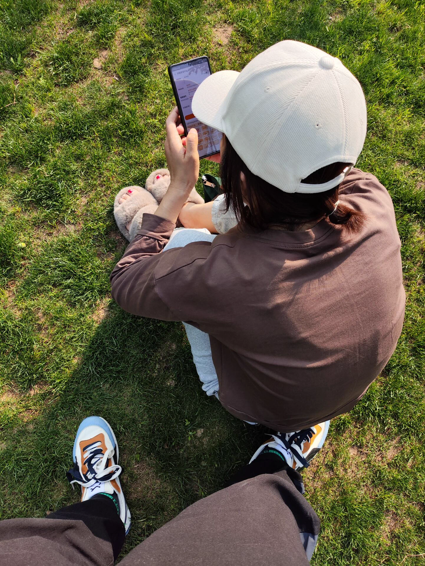 027地区，武汉推友投稿，邀请同城同好上门保养女友鞋袜，各种款式任选，需返图。女友170cm，55kg，脚略微酸臭，武汉同城有意向的高素质同好请私信我获取联系方式！ https://t.co/SngmlQzT5l