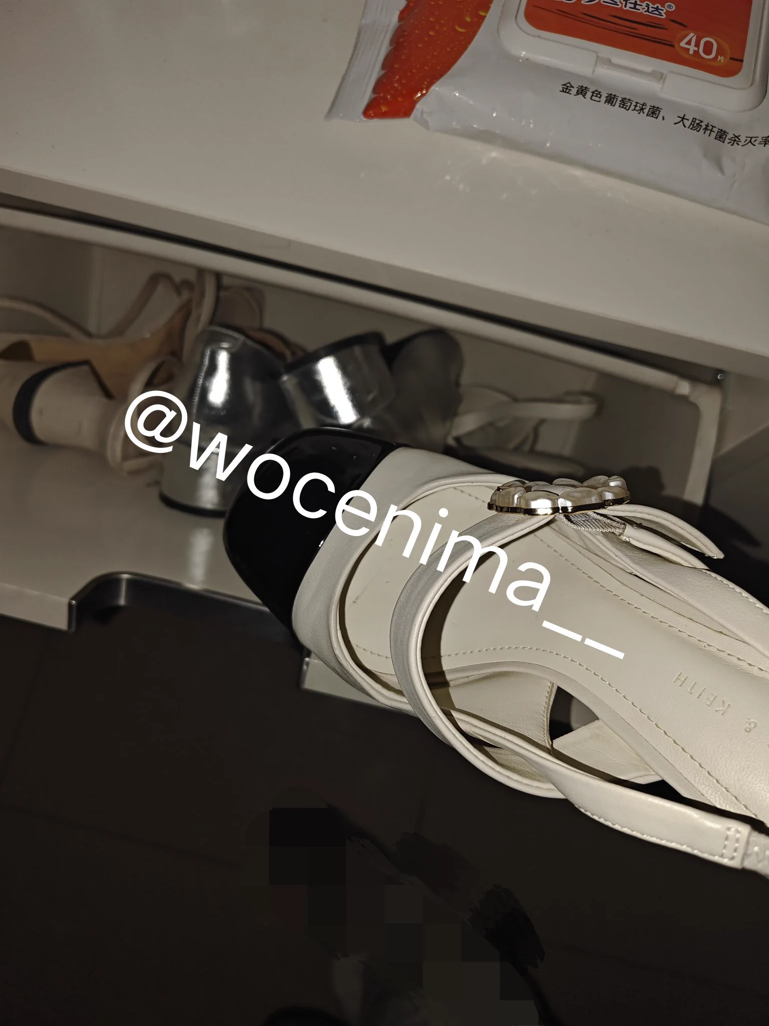极品女主和男友同居 门口有好几排鞋柜 里面有各种各样的小皮鞋 甚至还是HARUTA的 经常看jk妹的老铁应该都知道这皮鞋是什么含金量吧哈哈哈 #扫楼 #打胶 #扫楼打胶 #玩鞋 https://t.co/0RP5cibz2Q