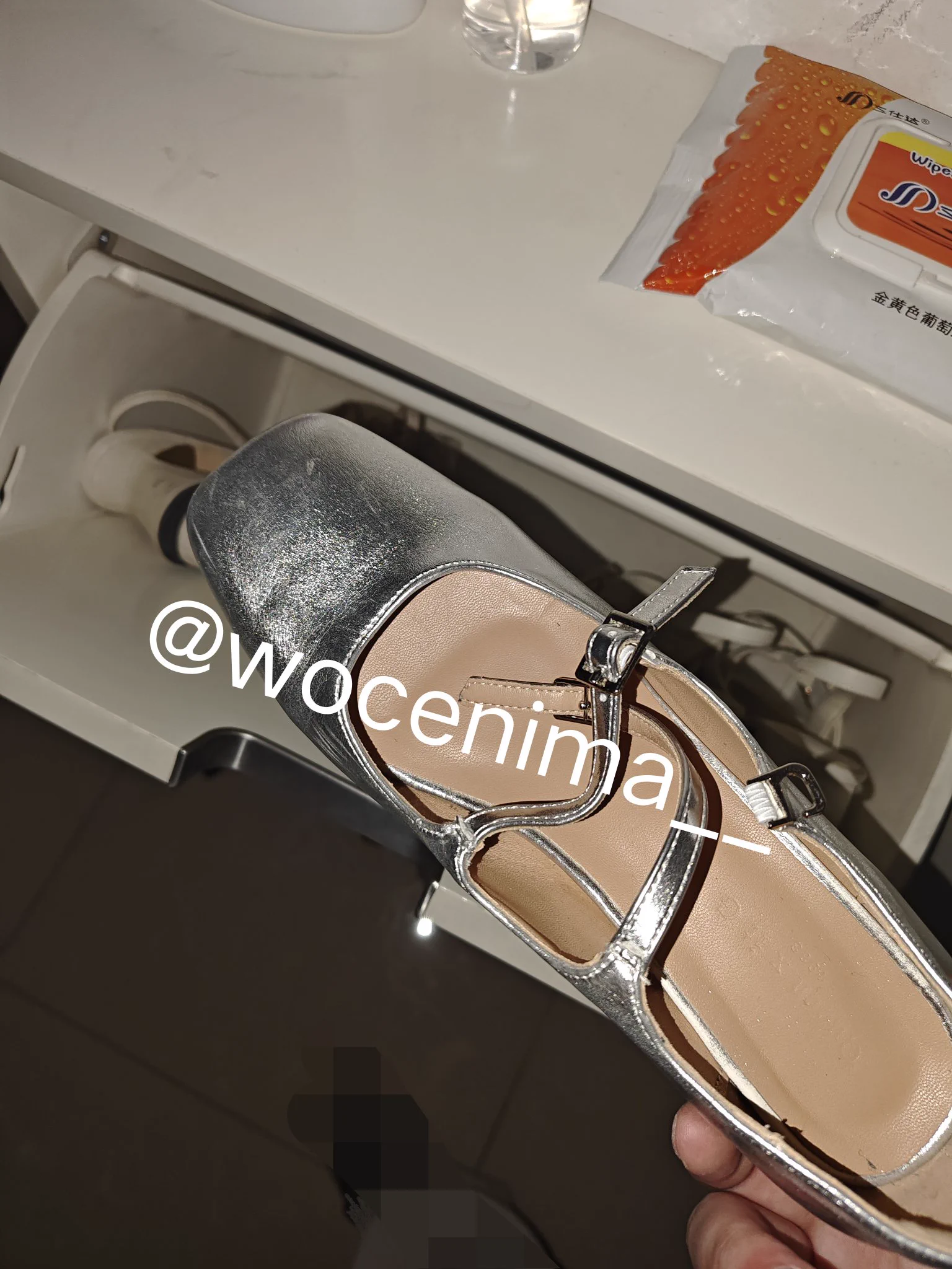 极品女主和男友同居 门口有好几排鞋柜 里面有各种各样的小皮鞋 甚至还是HARUTA的 经常看jk妹的老铁应该都知道这皮鞋是什么含金量吧哈哈哈 #扫楼 #打胶 #扫楼打胶 #玩鞋 https://t.co/0RP5cibz2Q