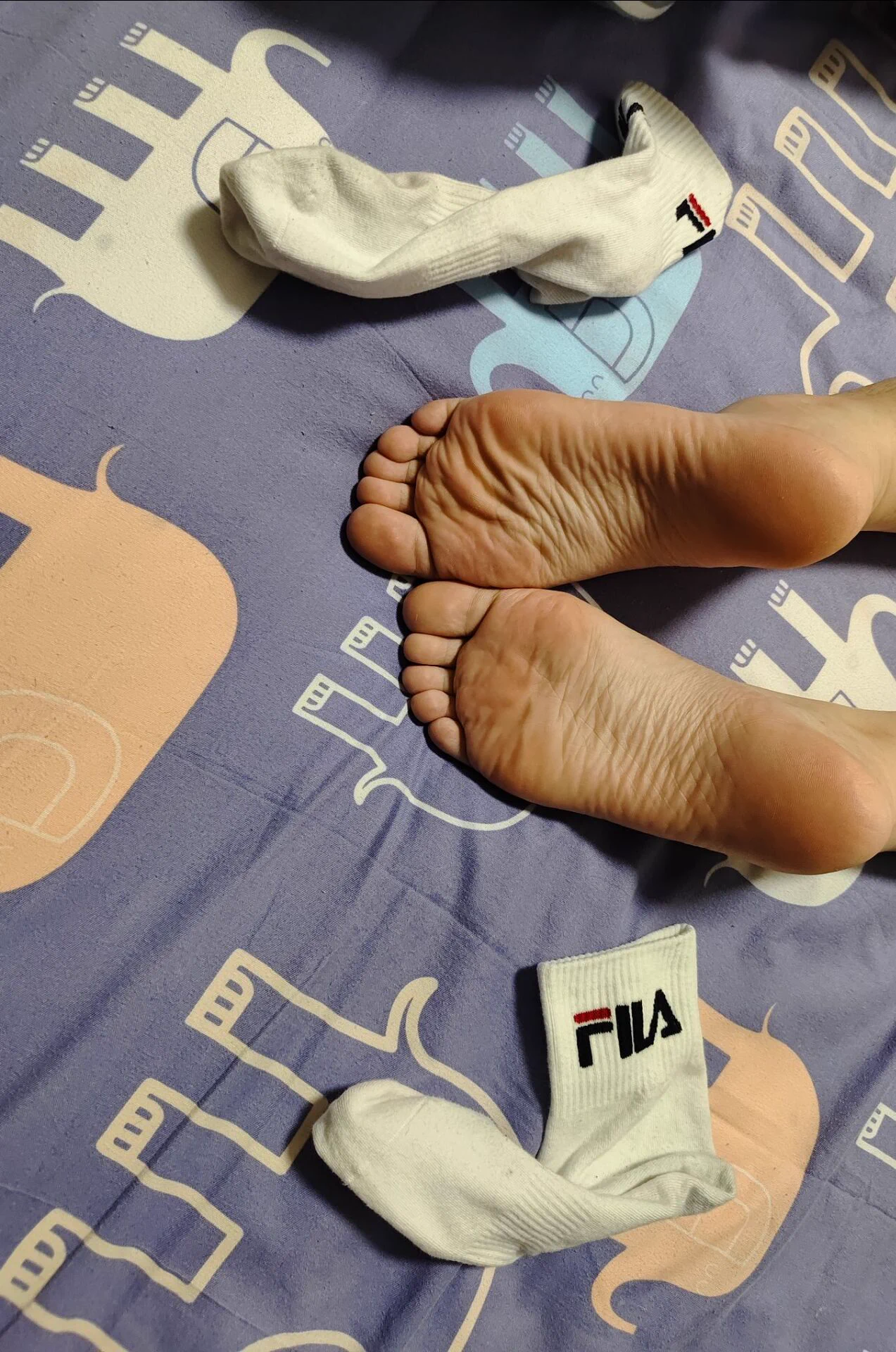 0451地区，哈尔滨推友投稿，找同好上门保养我女朋友的鞋子，棉袜，女友刚毕业，39码轻微汗脚，有意向上门保养的同好可私信我获取联系方式！ https://t.co/gV4KIsiufS