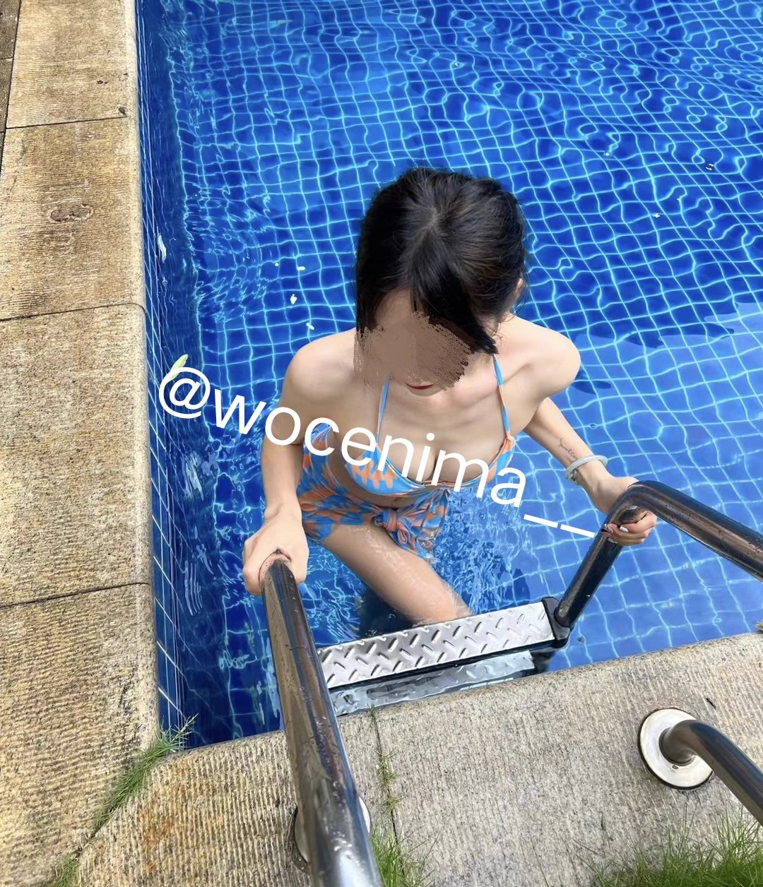 喝酒认识的妹子 喝多了送她回家的时候发现门口有鞋柜 里面居然有华伦天奴 好多骚高跟 #扫楼 #打胶 #扫楼打胶 #玩鞋 https://t.co/bbQ2A3wcus