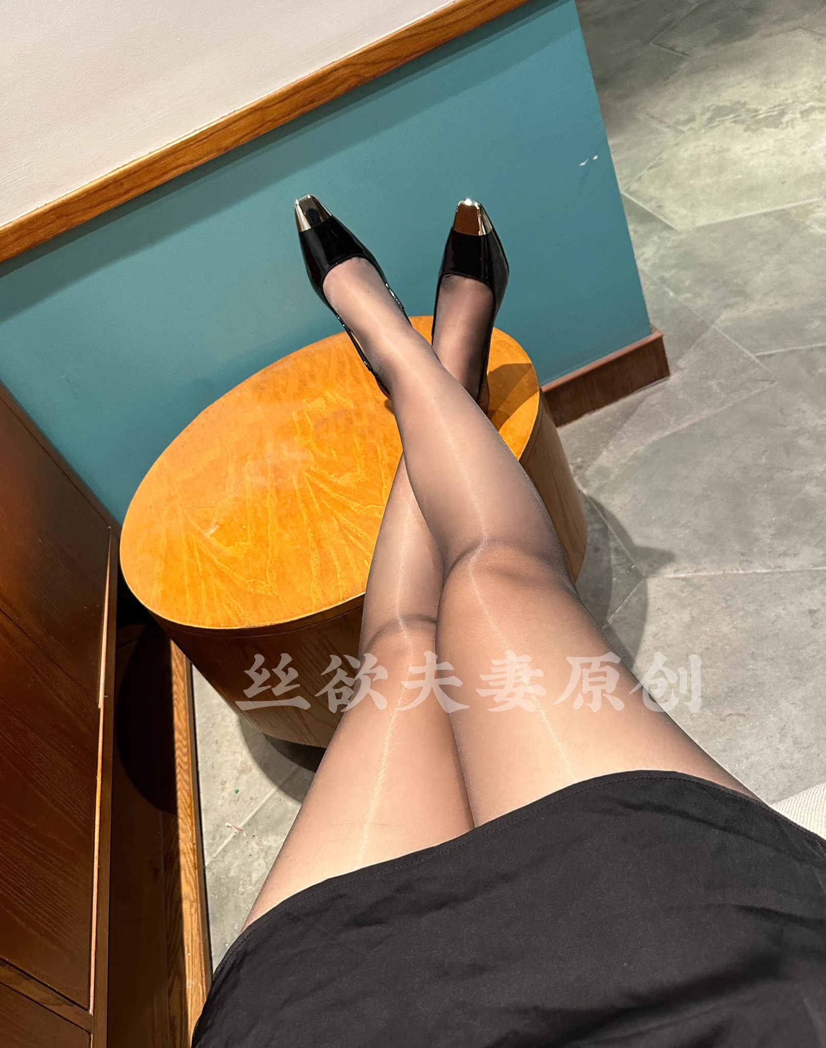 穿着丝袜被舔才有感觉尤其是油亮丝！你门说呢😉 https://t.co/UdrhOiNq6n