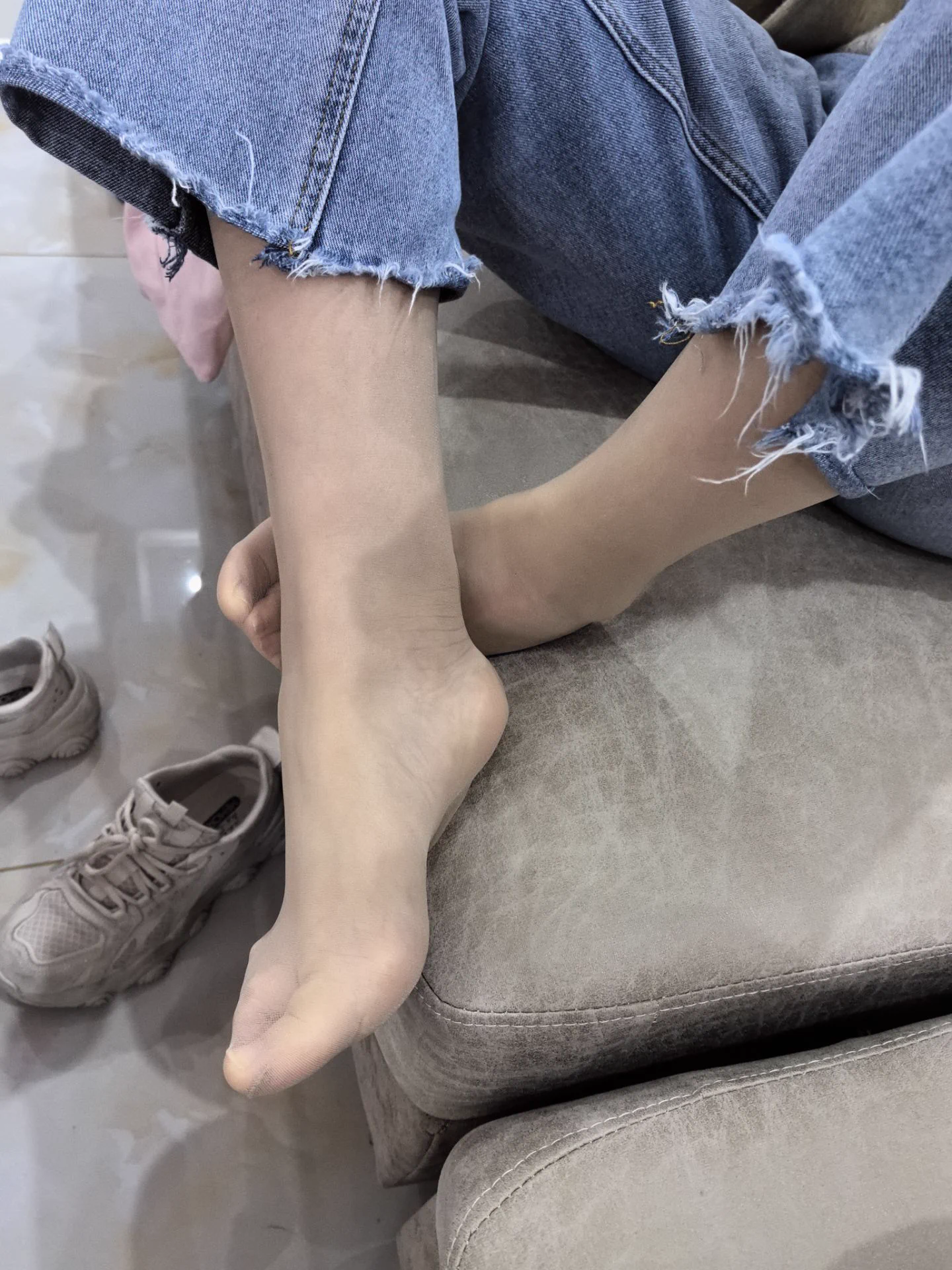 0514地区，推友投稿，爱穿裤里丝的老婆，每天勾引公司男同事，纯分享，喜欢的欢迎点赞转发！ https://t.co/S8U6HOHAgU