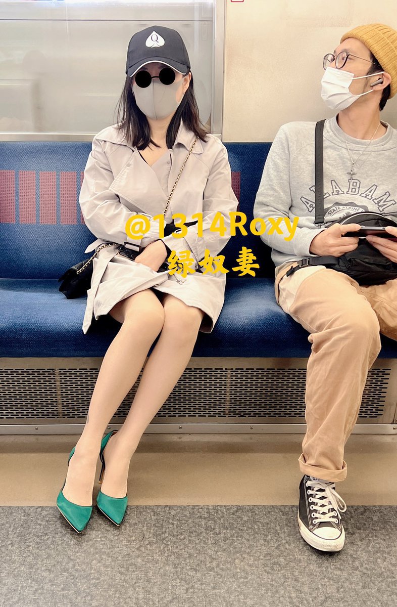 【Roxy街拍系列】（1）
又到了春天发情的季节了，春天最适合露出了！
看私信说大家都喜欢看我的小黑桃♠️？那就满足你们咯～被人看到真的是很羞耻哦～
另外本人小号@xiaomaodan521 大家别忘了关注，这个号我近期会发一些我的日常生活逛街系列，想看的就关注一下吧！
【更多内容请申请关注私推哦👄】 https://t.co/cJRblDHzfs