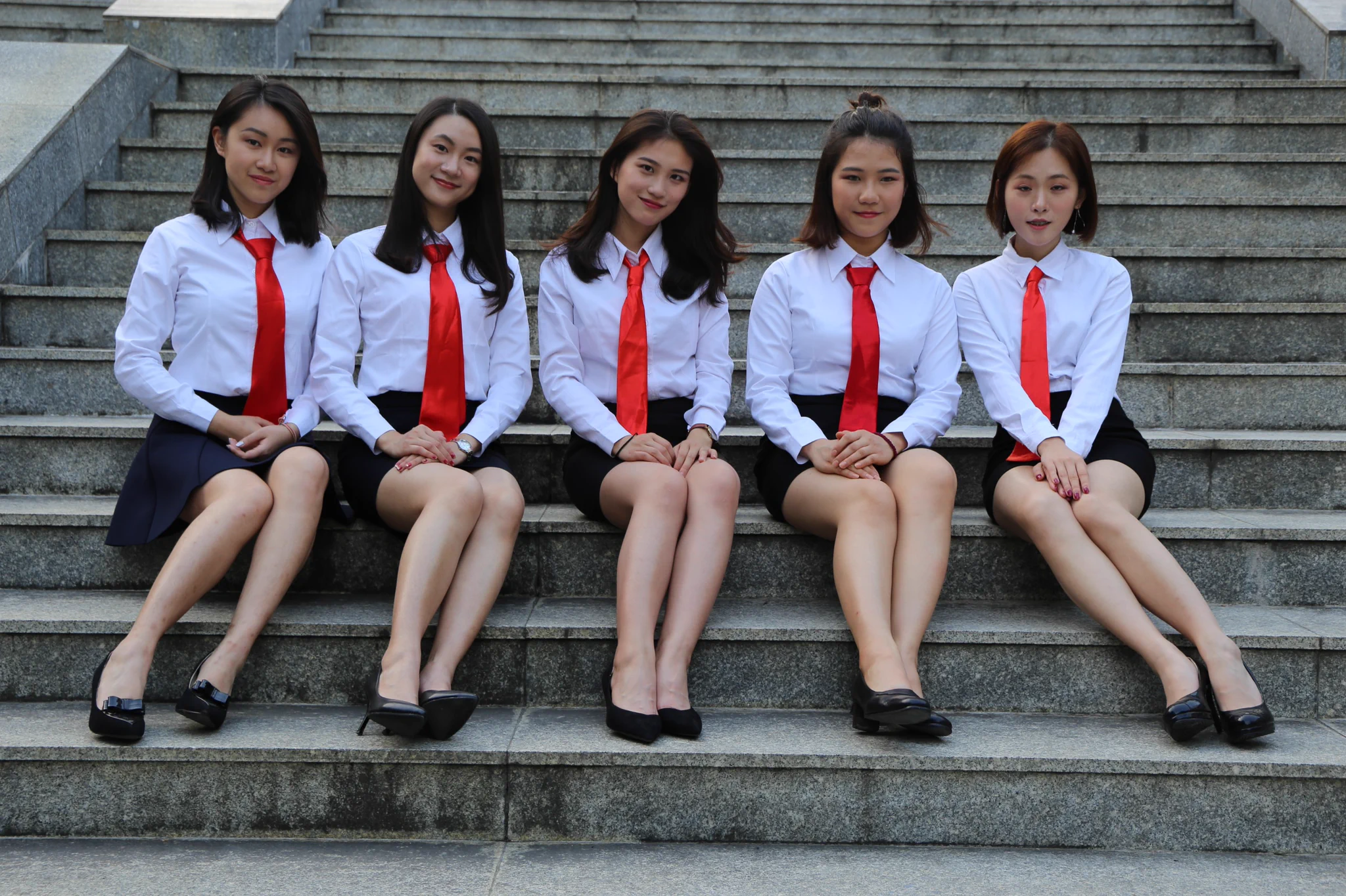 毕业小姐姐写真[446P+2.37G] #眼镜娘 #眼镜妹 #毕业照 #女大学生 #写真 No.042713 预览全套尺度看置顶或私信 投稿：@007share https://t.co/GY2sZxvnnK