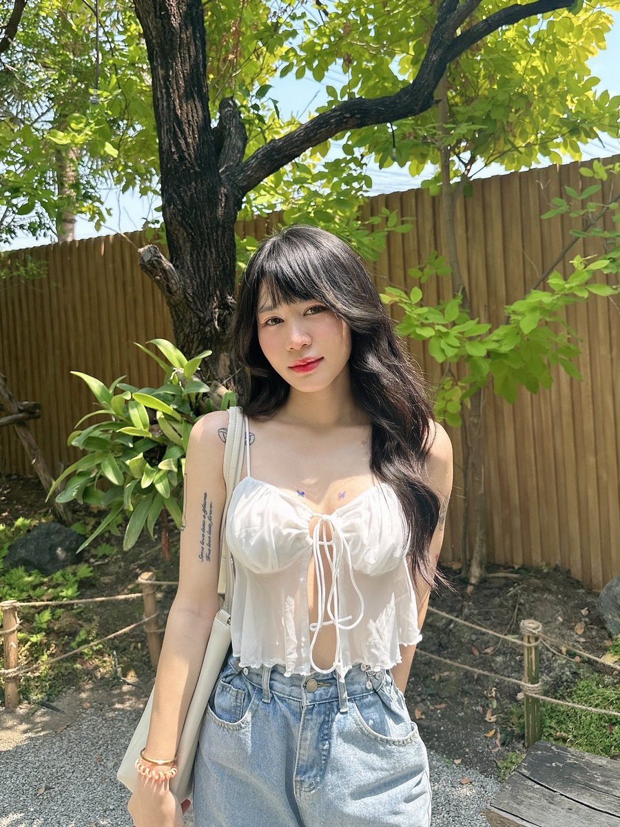 ชื่อพีช อายุ22  โสด  เรียนจบแล้ว

- สัดส่วน 34/21/32-33  สูง 152 หนัก 40
- นิสัยเด็ก เป็นคนเงียบๆแต่ตลก ขี้อ้อน เอ๋อๆ พูดไม่ชัดและก็พูดไม่รู้เรื่อง แต่ก็เป็นผู้เป็นคนอยู่เด้อออ 55555
- ให้คะแนน sex ตัวเอง 11/10 
- เป็นคนใช้เงินเก่งมากและก็เก็บเงินเก่ง
- ชอบกินหมูทะ ปิ้งย่าง ชาบู(ที่มีกะหล่ำปีซอย)

ใครชอบเราก็ DM มา 5555555

🔆วาปไอจี peachh_yy1
🔆วาปไอจี peachh_yy1