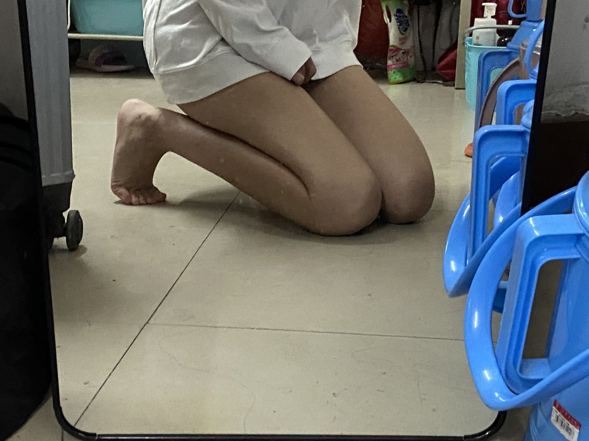 大学宿舍反差光腿黑丝露出系列（10）
@cuteeeee11
@euteeeee
@wqganenshi_
@007share

#反差 #反差女大学生 https://t.co/VhmuWLwuzJ