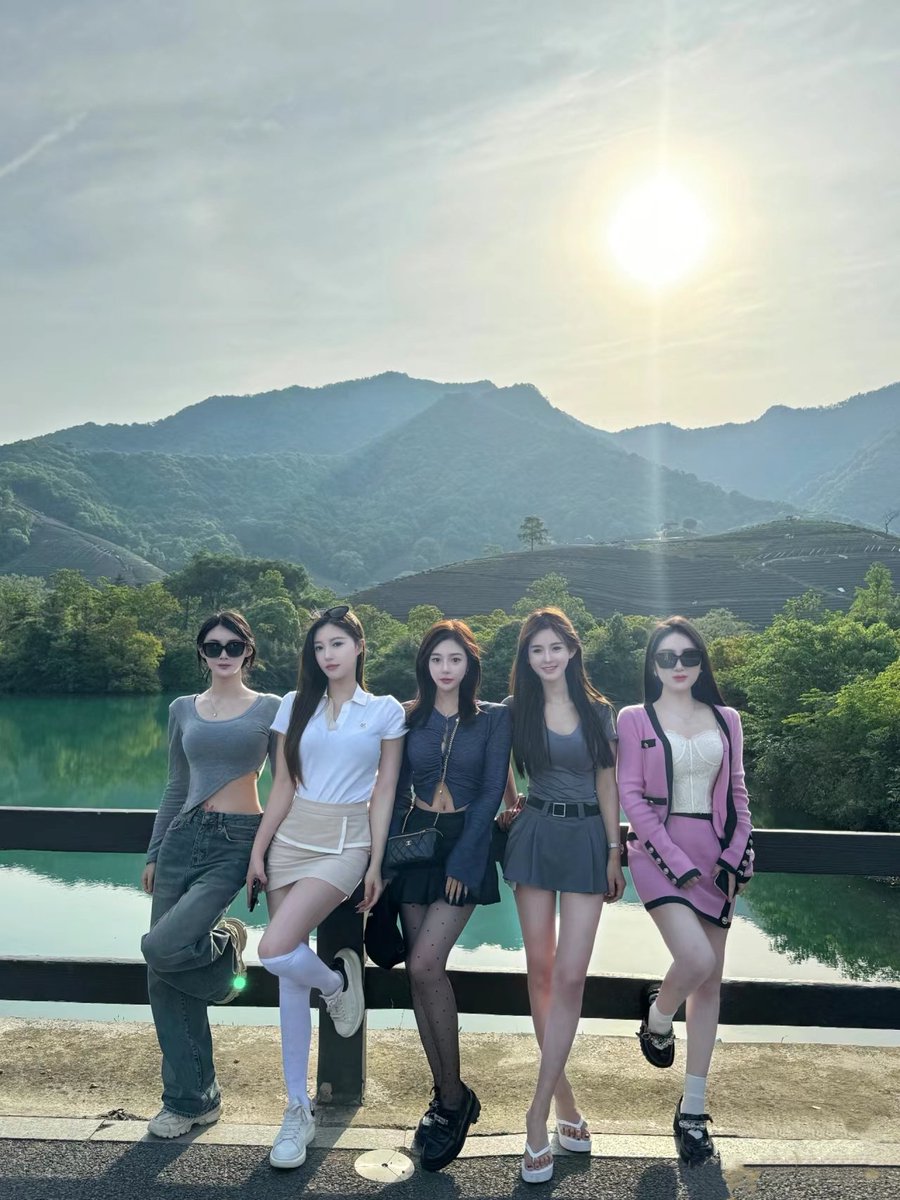 Good morning
姐姐妹妹，你会选哪个？ https://t.co/ueQ6wQOjVo