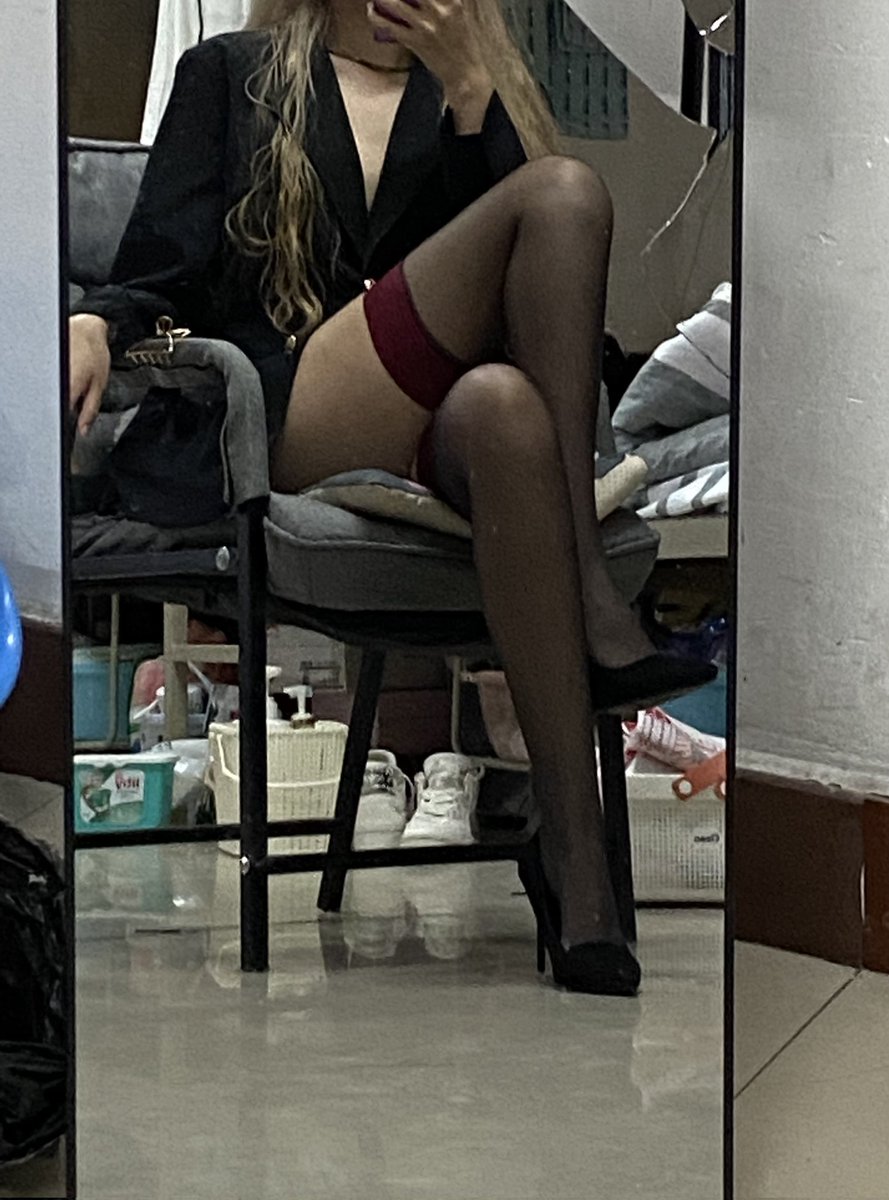 大学宿舍反差黑丝露出系列（1）
@hutuiaitewo 
@woshuaibao 
@wsdsbs 
@meiridabishai

#反差 #反差女大学生 https://t.co/XJAuAkcJ1w