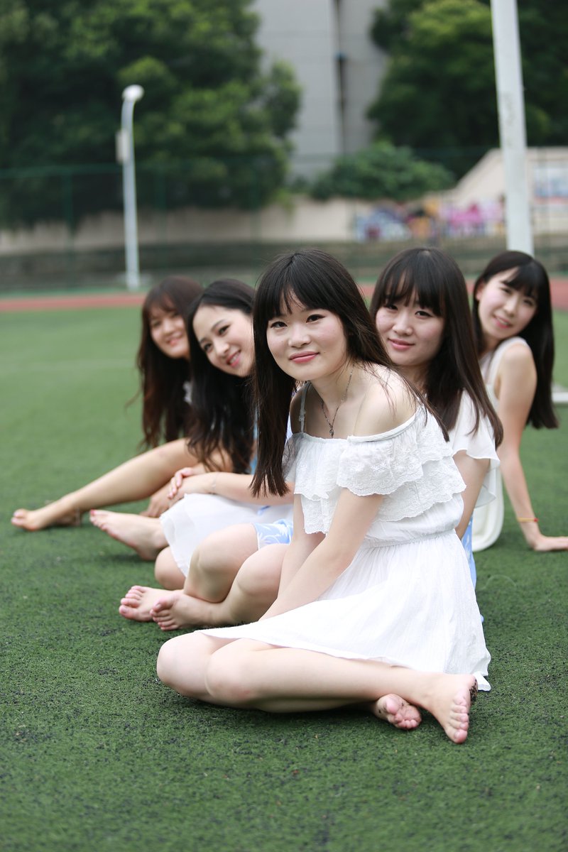 毕业小姐姐写真[109P+634M] #眼镜娘 #眼镜妹 #毕业照 #女大学生 #写真 
No.053120 预览全套尺度看置顶或私信 投稿：@007share 
眼镜娘圈子：https://t.co/VSeJDJ4Yn7 https://t.co/NrZ1B717EW