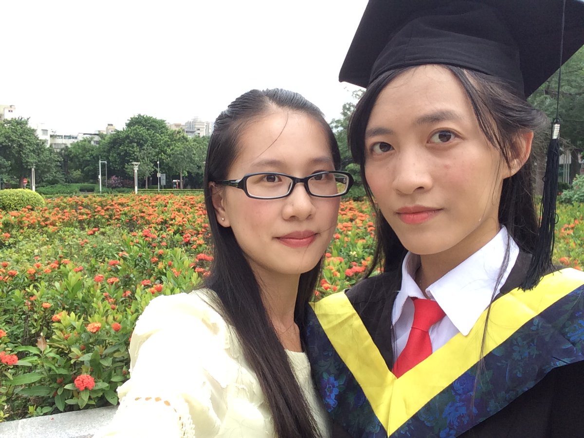 毕业小姐姐写真[131P+199M] #眼镜娘 #眼镜妹 #毕业照 #女大学生 #写真 
No.052120 预览全套尺度看置顶或私信 投稿：@007share 
眼镜娘圈子：https://t.co/VSeJDJ4qxz https://t.co/2B9jHC2syx