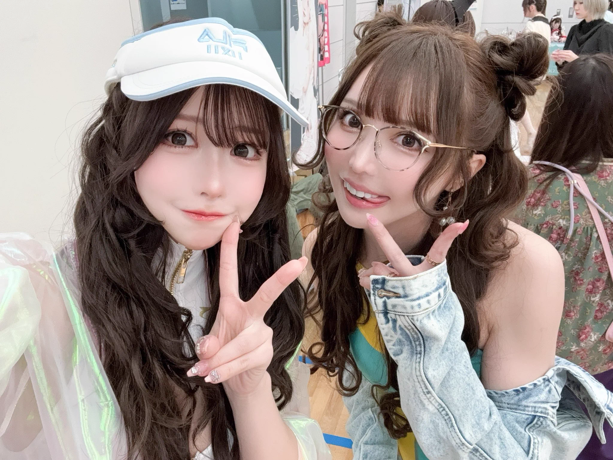 パルフェットショーケース前に私が髪の毛で病んでたらシャンプーセットプレゼントしてくれて病まないでって励ましてくれたあおちゃん😭💖💖こんなに可愛くて性格天使な明るいギャル好きにならないはずがないね🥹💕写真集は中がSNSを見てるみたいな感覚になって斬新であおちゃん可愛すぎた😳❤️ https://t.co/86xkXX78Aw