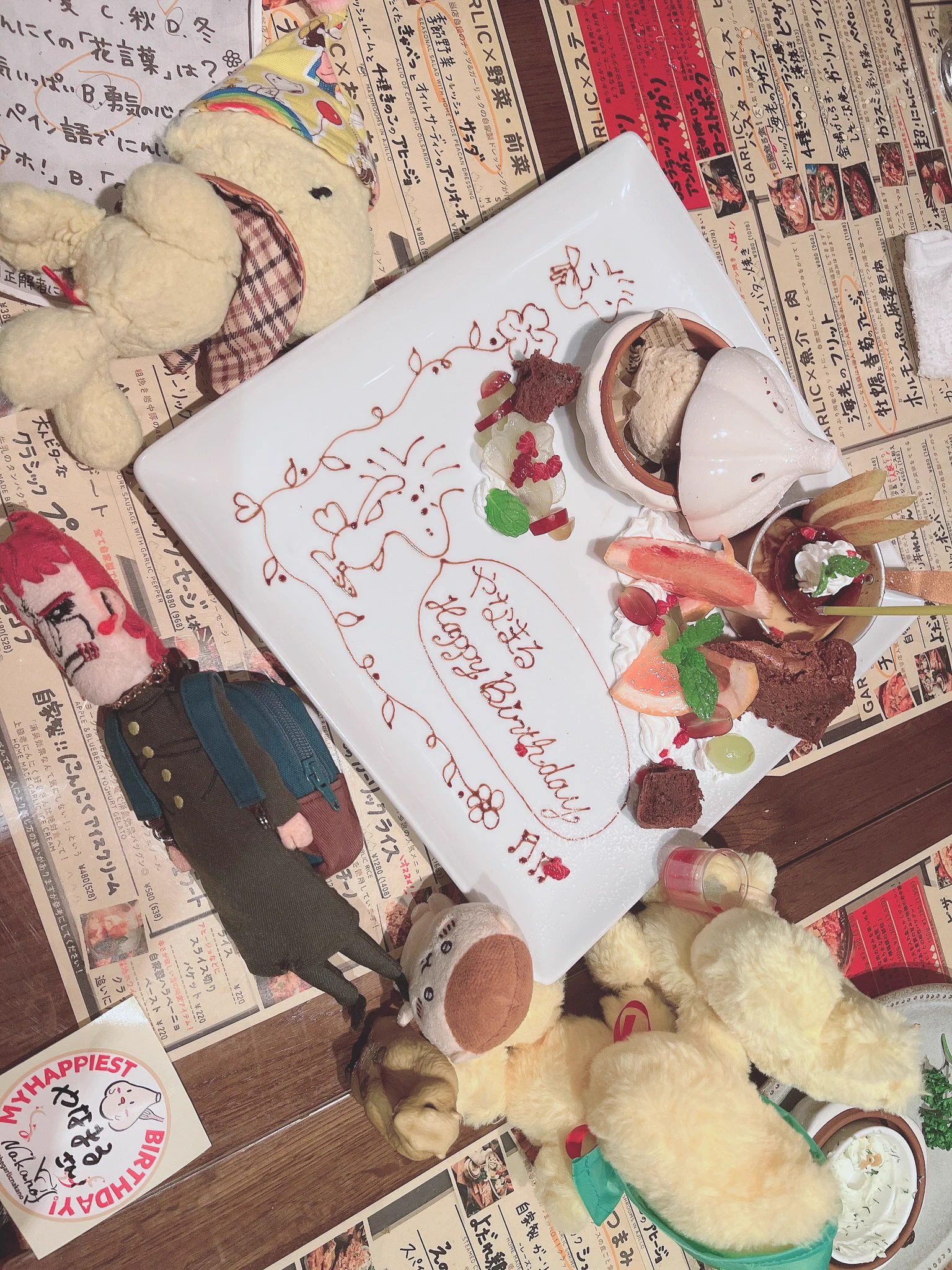 ュヵィな友人らにお誕生日ぉぃゎぃしてもらって楽しかったありがとう😆㊗️！ヒプノシスマイクが課題曲だったカラオケおもろかった😂 https://t.co/r8EJdbSqqx
