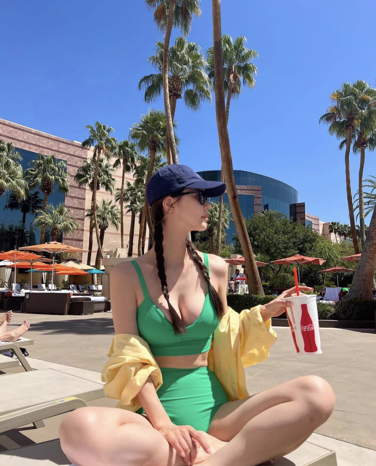 夏天当然就是汽水 阳光 沙滩 比基尼#BABYMONSTER #MayDay #bikini #BikiniHot #健身 https://t.co/fVX0aZKDtr