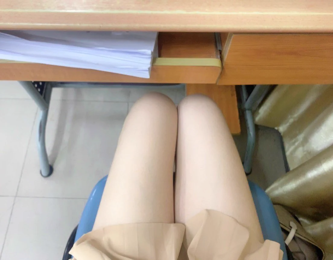 不穿安全裤的小女孩 https://t.co/m790OglGA6