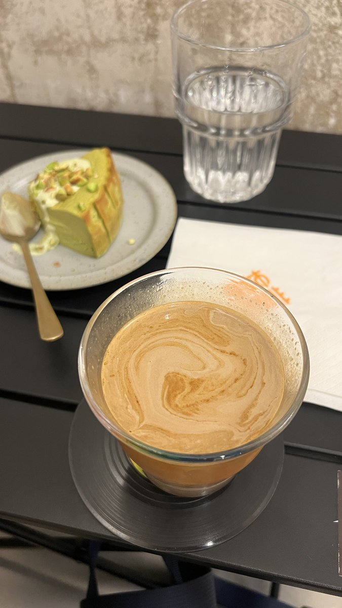 睡不着再回想了一下今天喝的前两张还是好喝的
后面两张就是垃圾有种想大喊深圳你害人不浅的冲动 https://t.co/MUIgmGJmQM