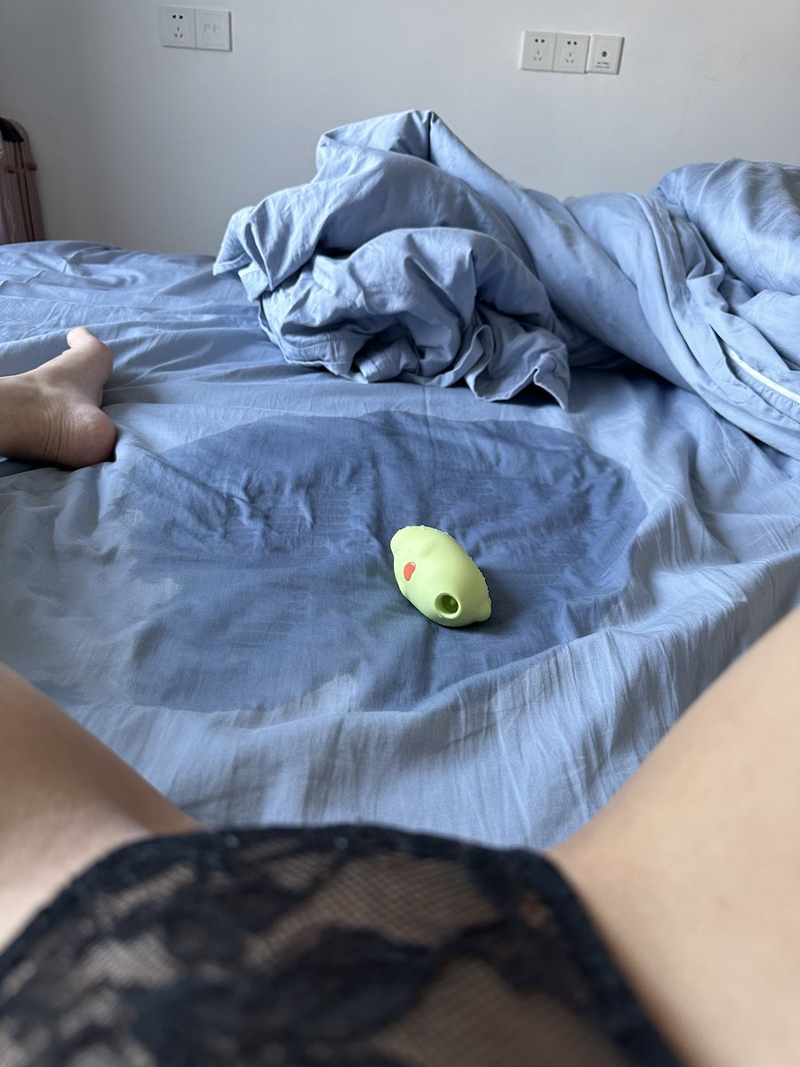 不知道怎么了，早上五点多醒来就睡不着了。。。然后就这样了。。。🙈🙈🙈
推上跟我一样早起的人吗？ https://t.co/OafCC11RoA