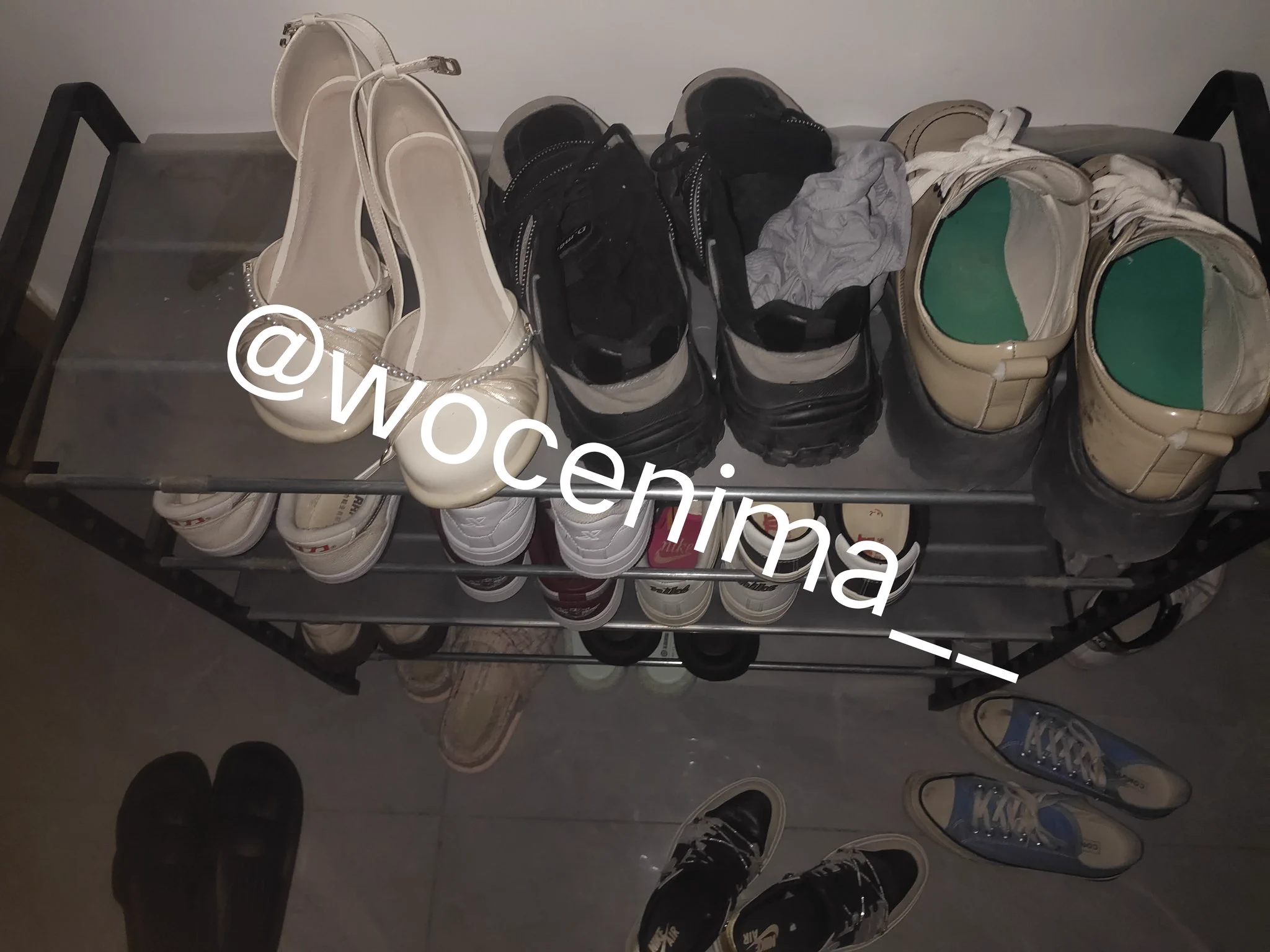 玩一下同学宿舍门口的鞋 #打胶 #玩鞋 #扫楼 https://t.co/bF7j7MPLn1