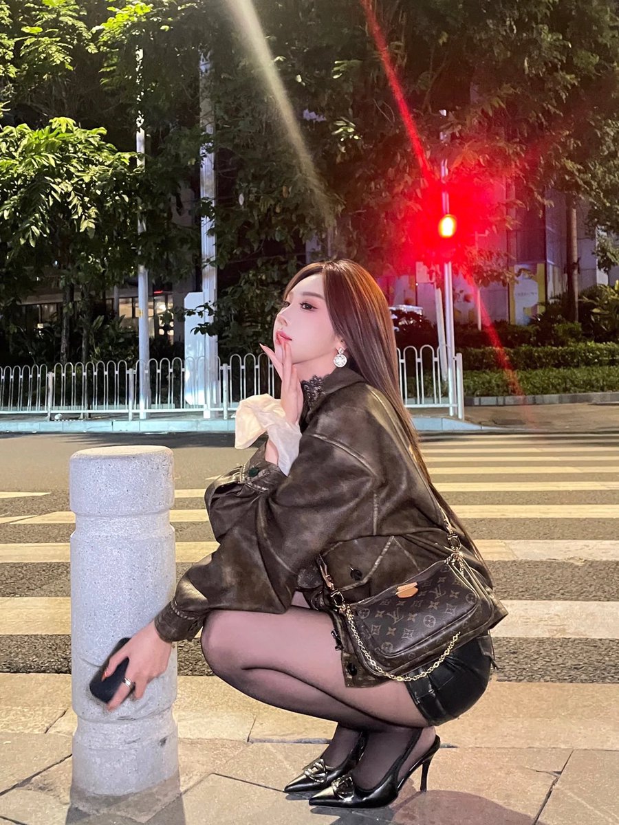 酸臭高跟你喜欢吗 https://t.co/MiQuIdBguy