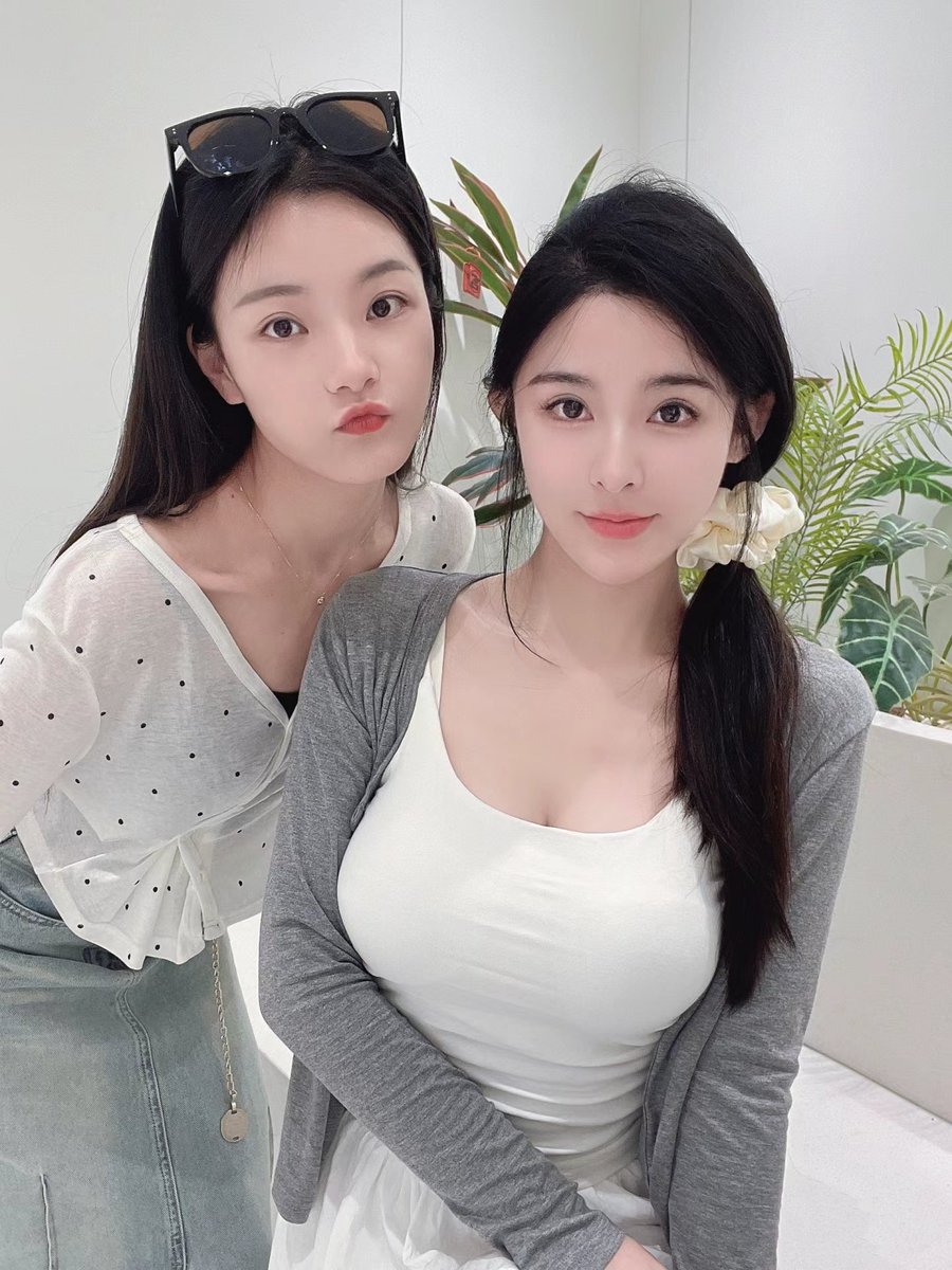 Hello
我是你的小可爱吗？😀 https://t.co/YAvBbkyp9v