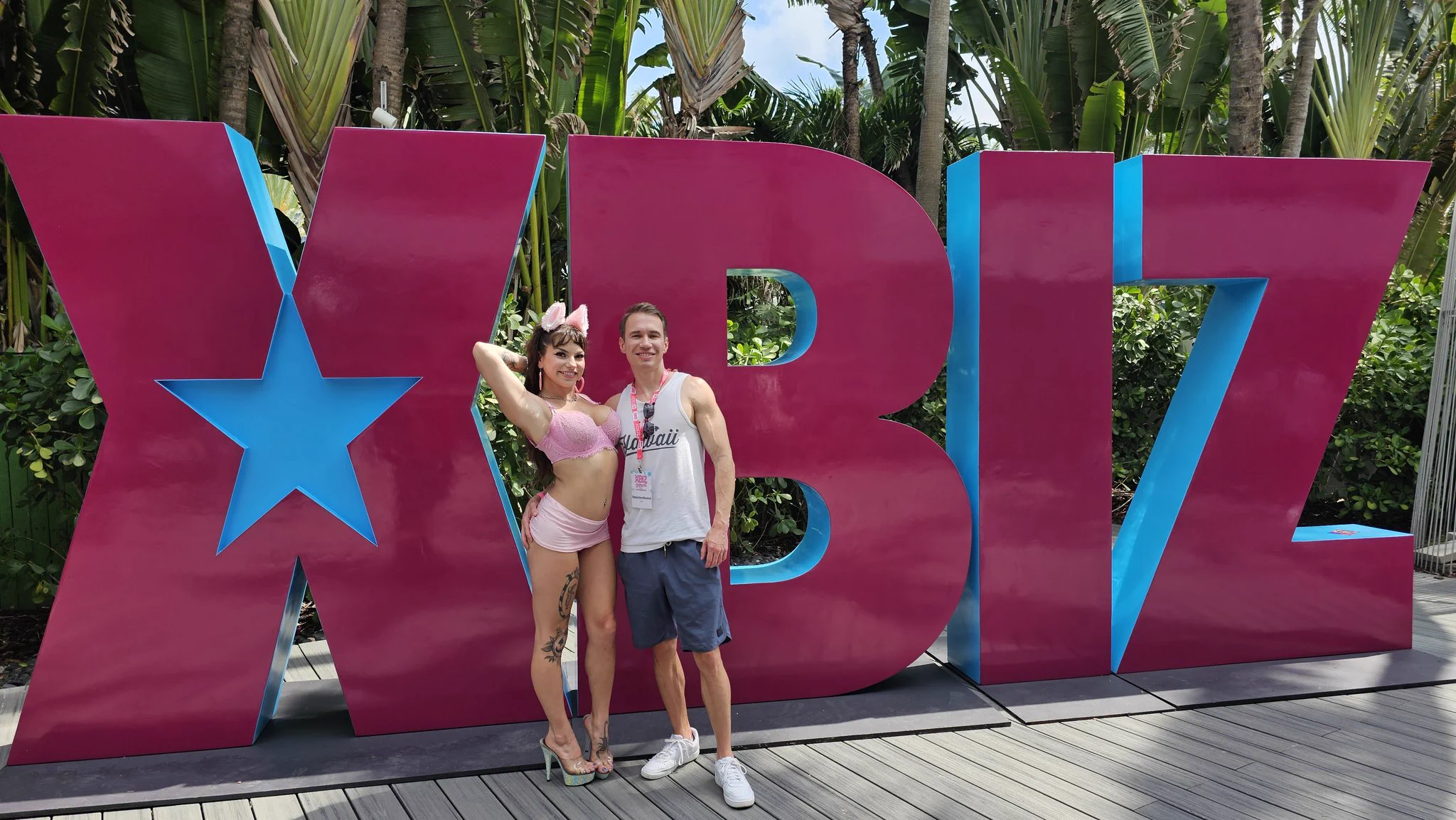 Things are getting hot in Miami with @dakotaquinzel https://t.co/LpAgysu5mG