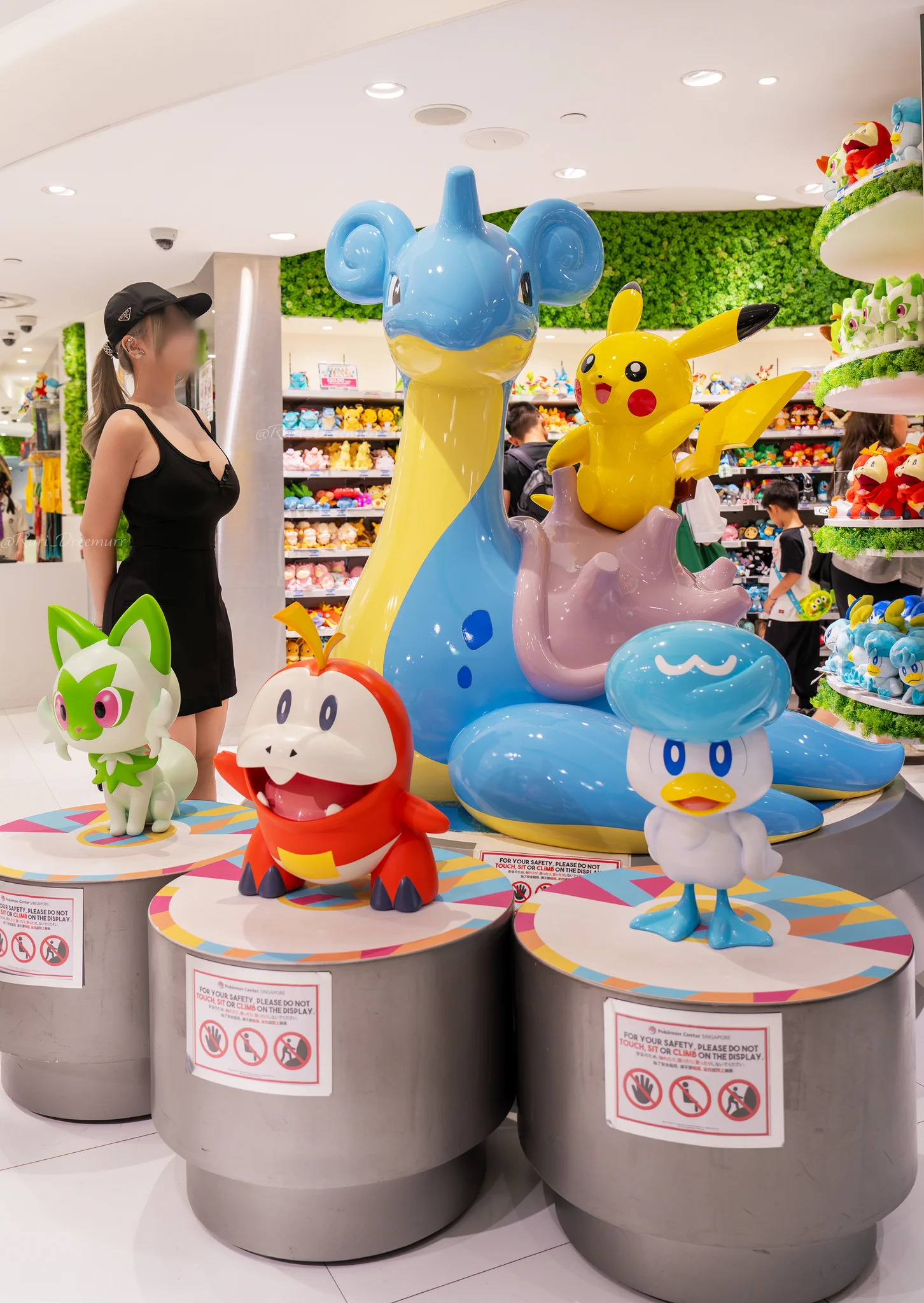 シンガポールのポケセン✨ラプラスおっきい🩵 https://t.co/bWQv4wZgEv