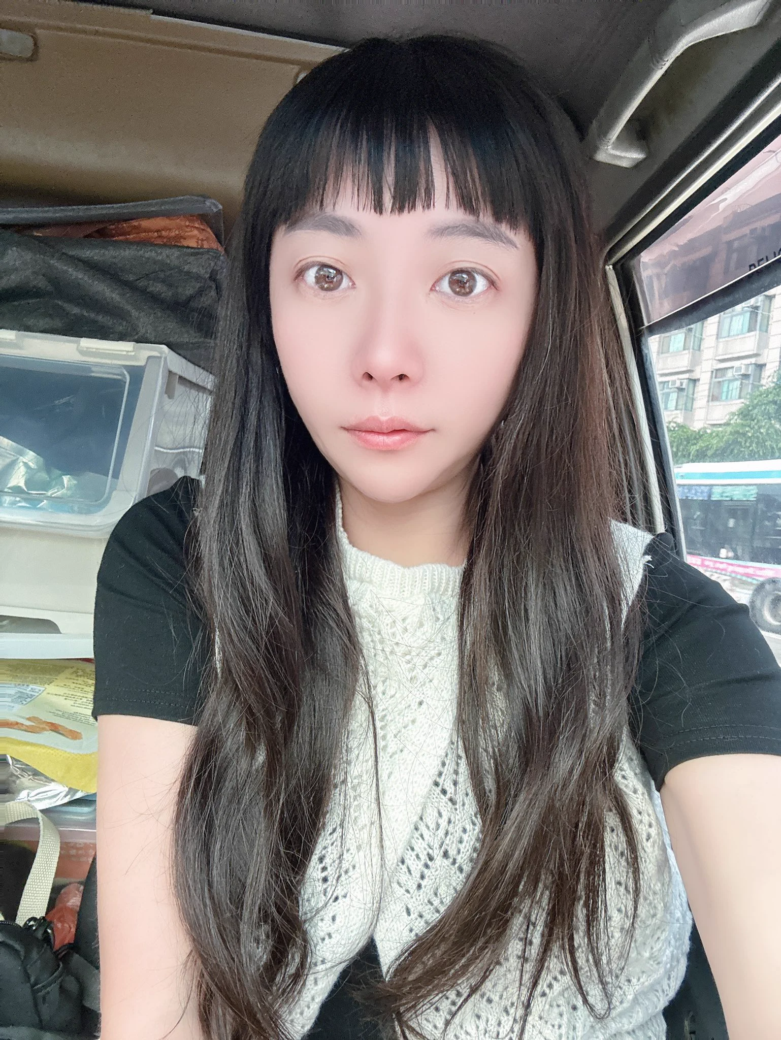 早安久久沒有變長髮了 好看嗎？ https://t.co/aWE3G7H463