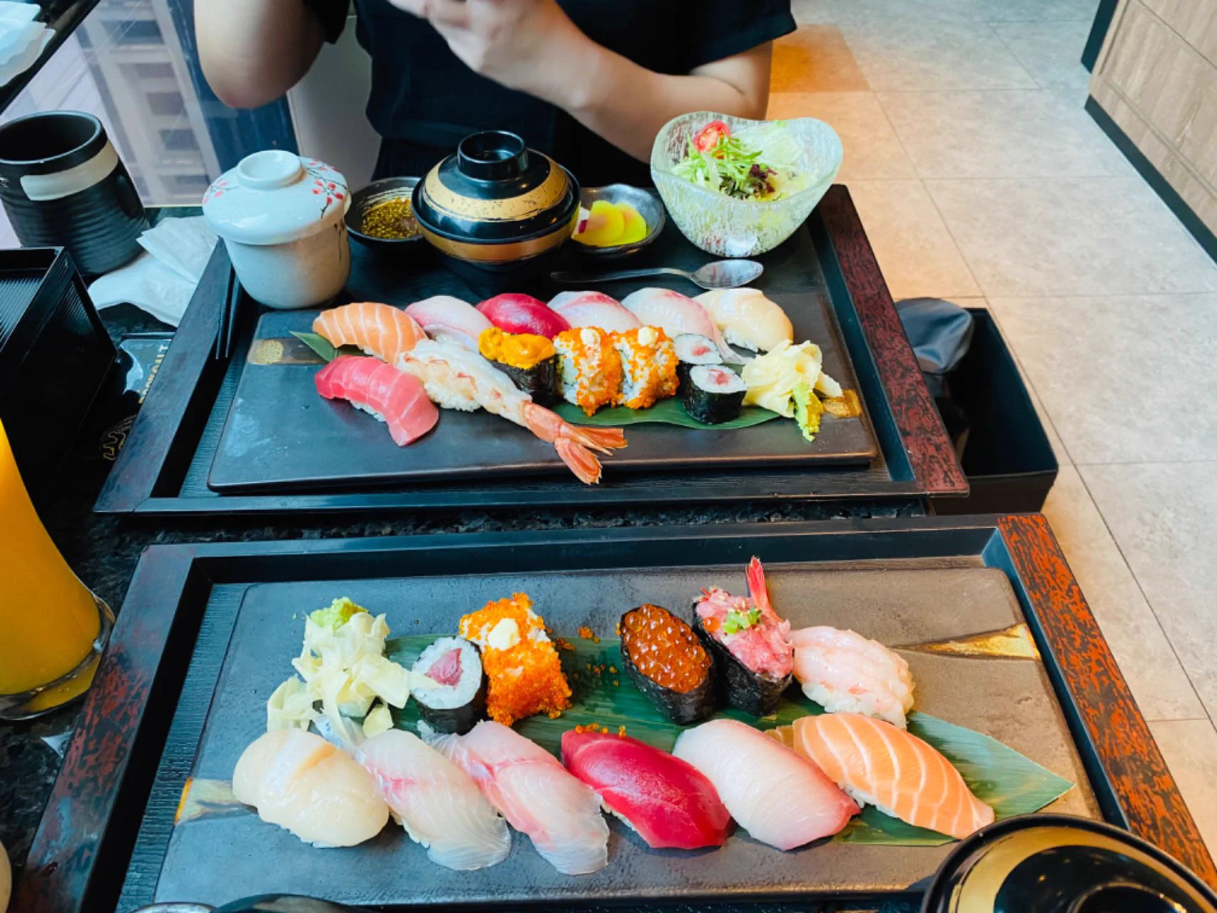 解：已知：lunch set便宜又大碗可知：中午应该多吃饭又已知：食色性也可知：中午应该多瑟瑟大家周末愉快❤️ https://t.co/5BstZrEpx4