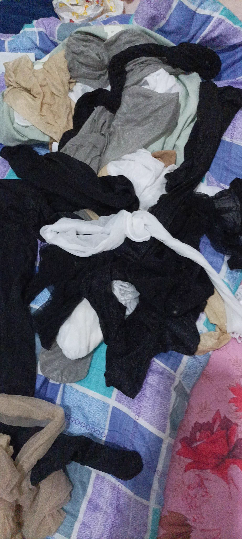 给大家发个福利，安徽同好投稿，楼下邻居，初中同学，楼道里发现了一大袋他的原味，有感兴趣的点赞并转发后可以私信我获取联系方式，免费送，邮费自理。 https://t.co/5vwesSmSRH