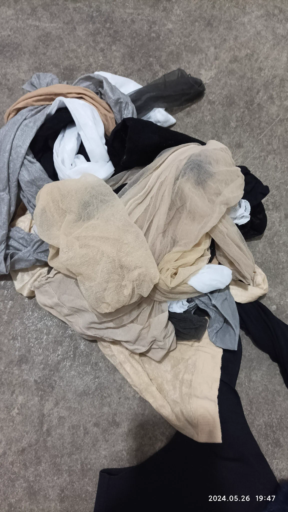 给大家发个福利，安徽同好投稿，楼下邻居，初中同学，楼道里发现了一大袋他的原味，有感兴趣的点赞并转发后可以私信我获取联系方式，免费送，邮费自理。 https://t.co/5vwesSmSRH