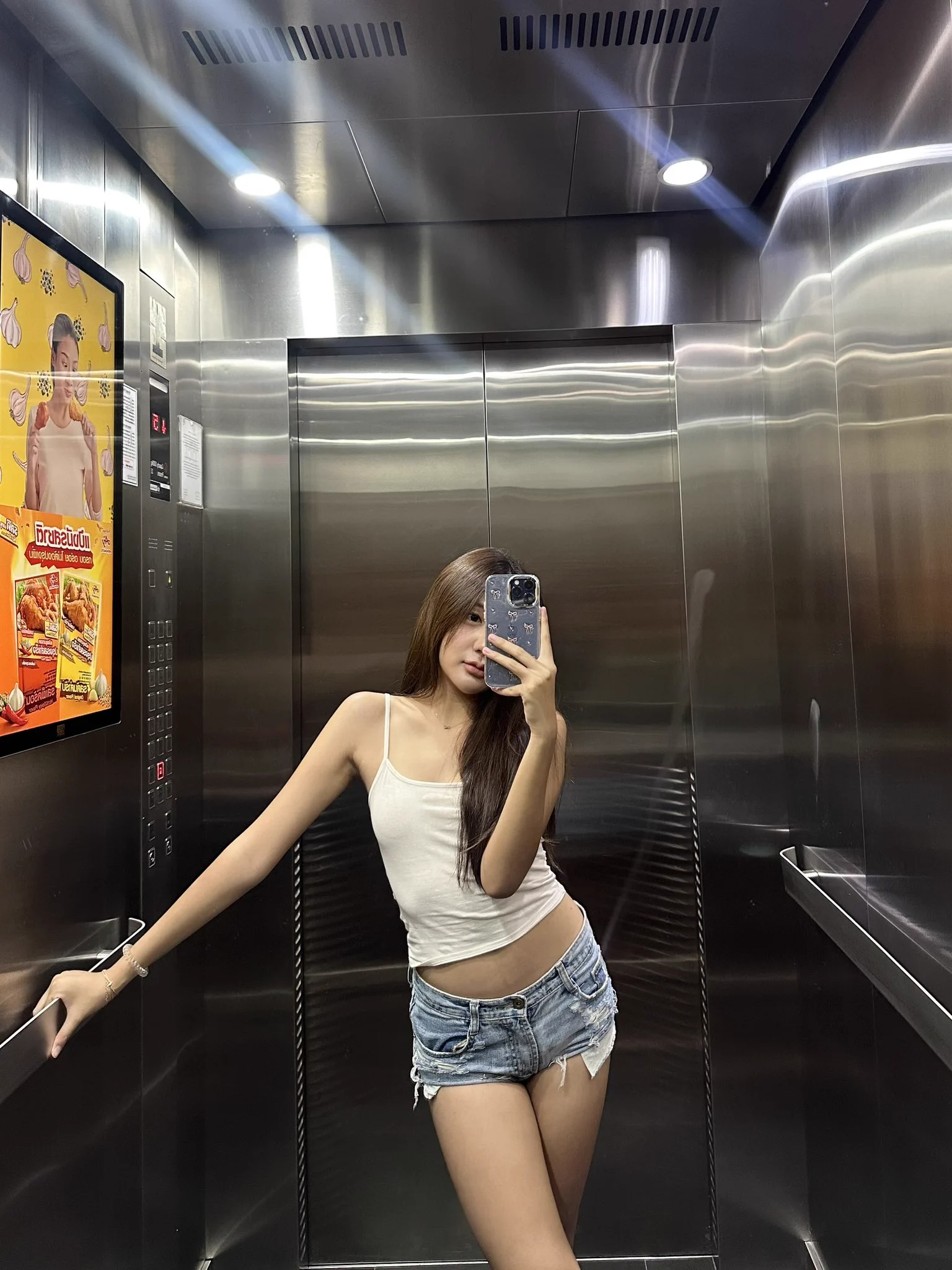 กางเกงไรเนี้ย ใส่อีกนะ https://t.co/9QQoXMPHuy