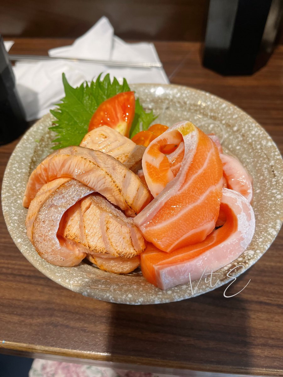 趕在520的尾巴和大家報平安🌹

很多朋友來關心我最近怎麼很少出現
我很好、很健康，也很忙碌
花了更多時間在自己還有家人跟貓咪身上(✿´༥`✿)

謝謝大家一直記得和支持我
甚至收到幾個老粉的520紅包🥹
真的太太太太感動了嗚嗚

有規劃近期會再重新拍攝作品💓
希望大家的520都開開心心！ https://t.co/iHBSpMBVgA