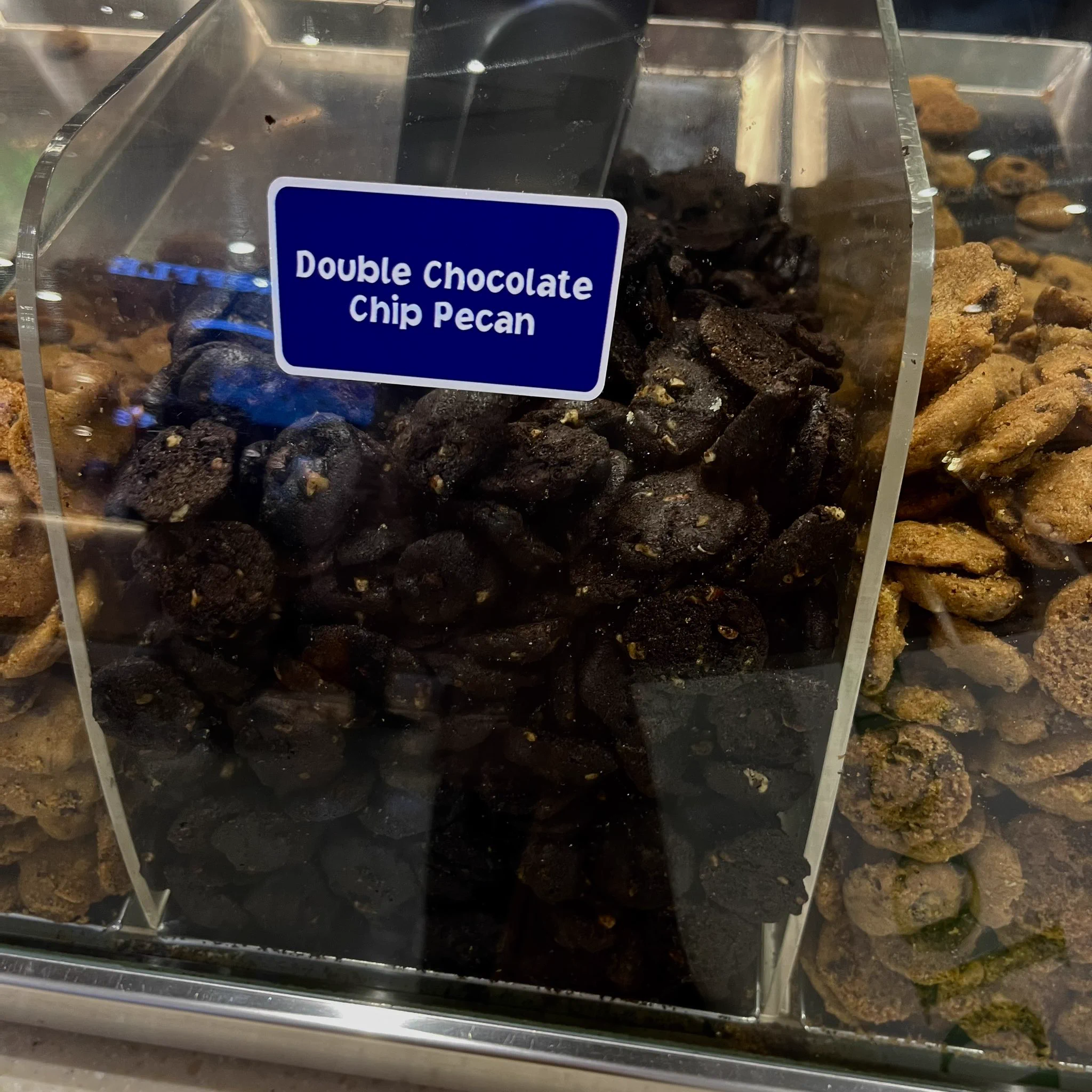 Tapi erm sedapnya cookies, terbeli 😞 https://t.co/UkVU042XBo