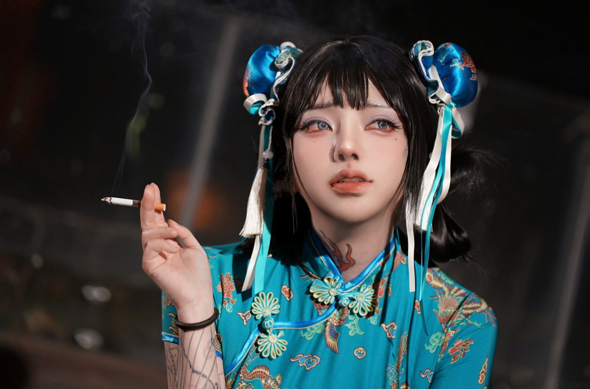 “喂，这里是员工通道，一般客人不允许进来的，快回去吧”“你问我在这里干什么？抽烟而已，轮不到你管吧，喜欢问这问那的大叔~”

#伪娘 #女装子 #男の娘 #crossdresser #sissy #cd #ladyboy https://t.co/2S0A2VEWrp