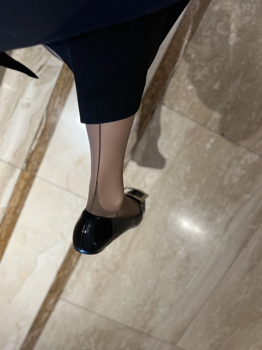 对对对，我上身短，没有腰🙃显腿长，哈哈哈哈 https://t.co/wgybr0vjtt