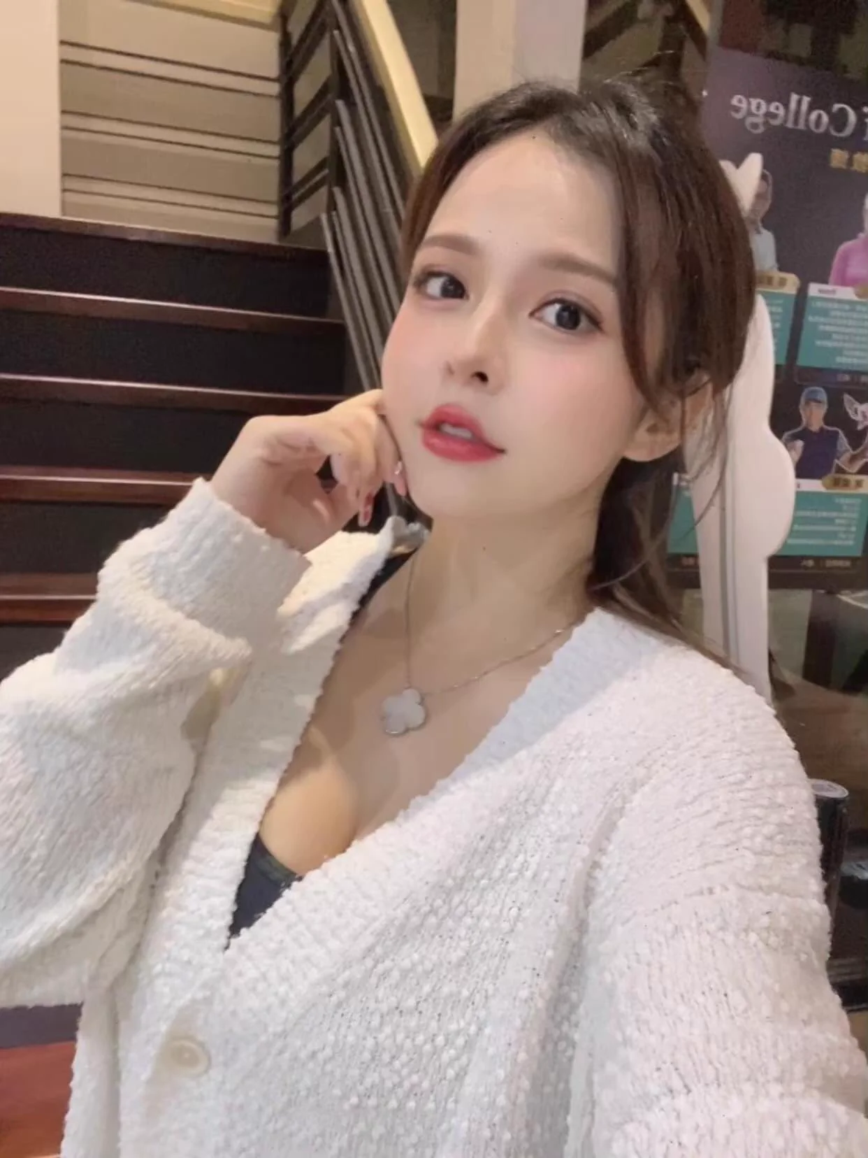 女孩們 把頭發扎起來更容易做事 https://t.co/IOGnM27yL7