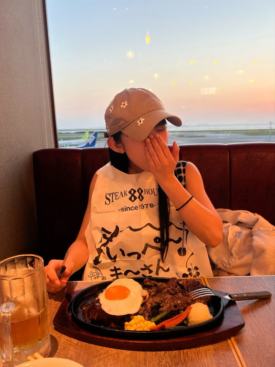 沖縄でロケだったよ〜🌺
撮影おわりのビールとお肉が沁みました🍺
いっぱい寝る😴おやすみなさい⭐ https://t.co/9ankzP0lbf