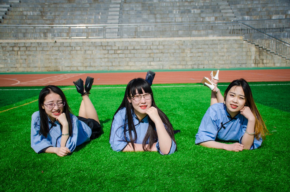 毕业小姐姐写真[47P+400M] #眼镜娘 #眼镜妹 #毕业照 #女大学生 #写真 
No.060520 预览全套尺度看置顶或私信 投稿：@007share 
眼镜娘圈子：https://t.co/VSeJDJ4Yn7 https://t.co/hVwMEgLLoB