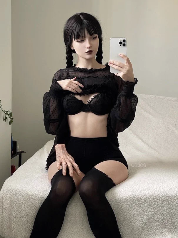 Wednesday 🍒 pics in ur dms if you say hii https://t.co/puLuXCsyoB