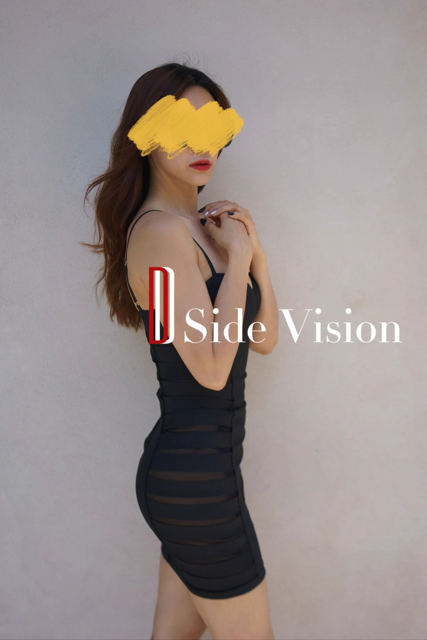 其实这条裙子的美在侧面和背面，侧面的一条条带子下面是半透明的薄纱，在阳光下曲线尽现。她上身也会夸赞这条裙子选得好，配上墨镜和红唇有大女主的气场。#御姐 https://t.co/a2Dbp8iyVL