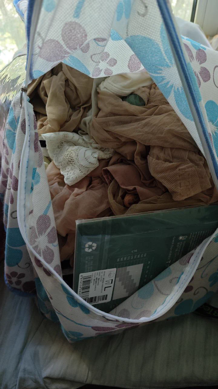 0991地区，来自遥远的乌鲁木齐推友发来的投稿，纯分享贴，分享老婆的衣柜，各种肉色丝袜。 https://t.co/ZDxn4xUNF6