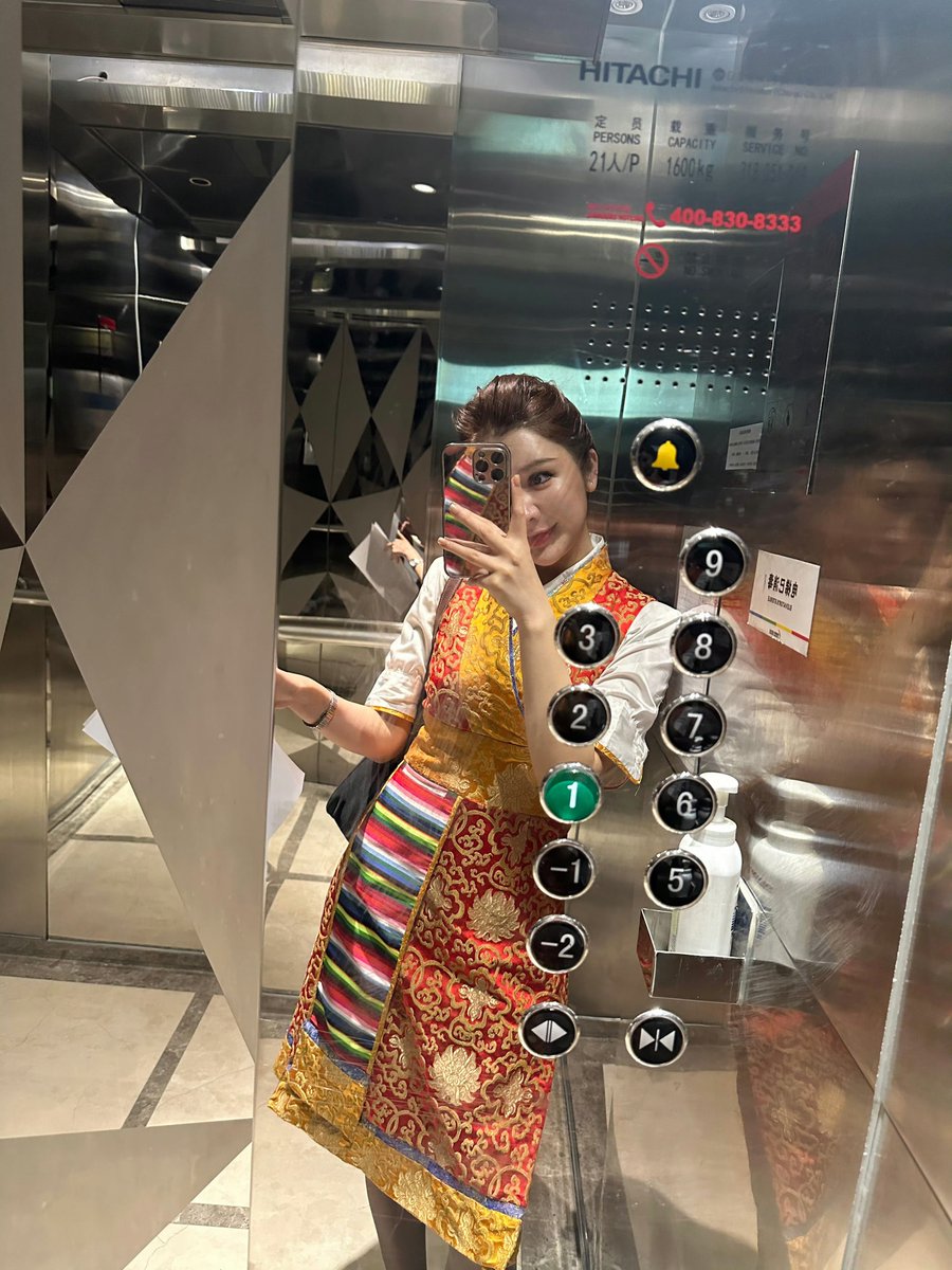 让你们看看什么是真实空姐反差 https://t.co/Q8pAnYpwka