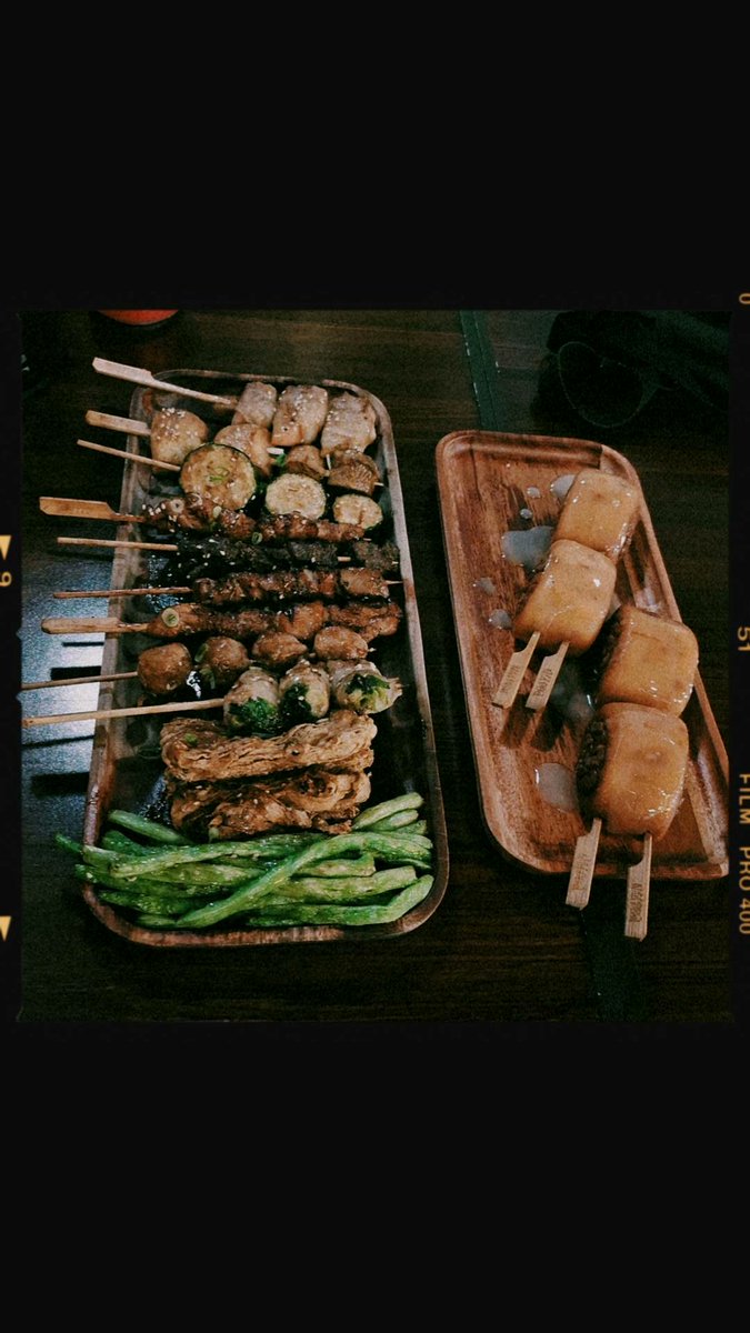 跟好久不見的朋朋去吃宵夜
炸銀絲卷你們都加煉乳還是胡椒鹽？
來 煉乳打1 胡椒鹽打2 https://t.co/nLpzNR3Ncz